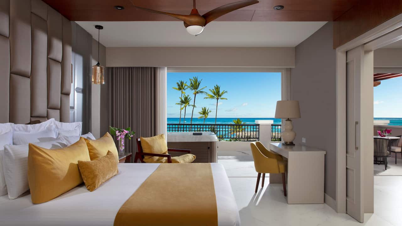 Preferred Club Master Suite Ocean Front Bedroom