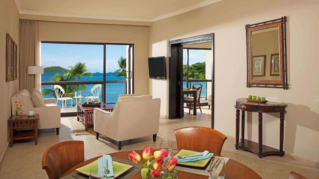 Preferred Club Junior Suite Ocean View Living Room