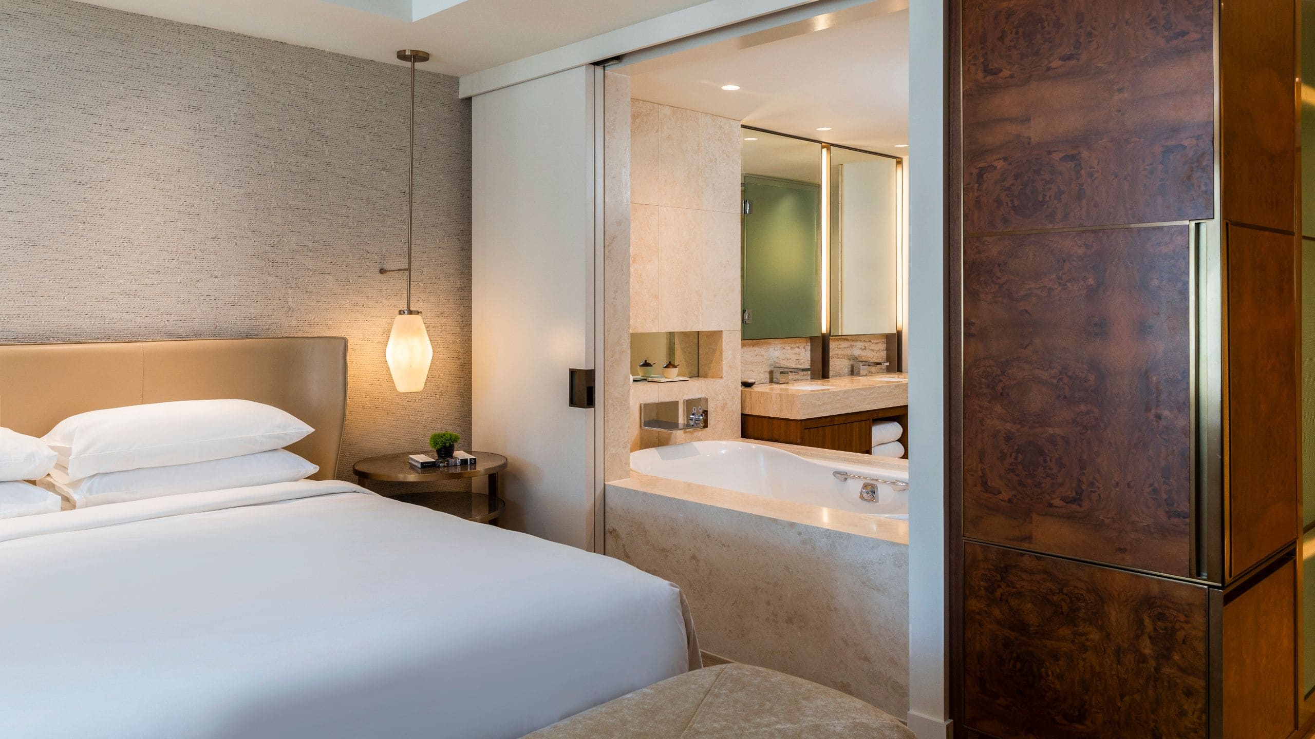 Park Hyatt Chicago King Room And Bathtub
