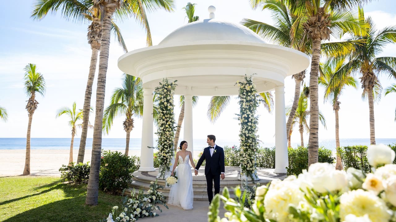 Wedding Gazebo Couple 9