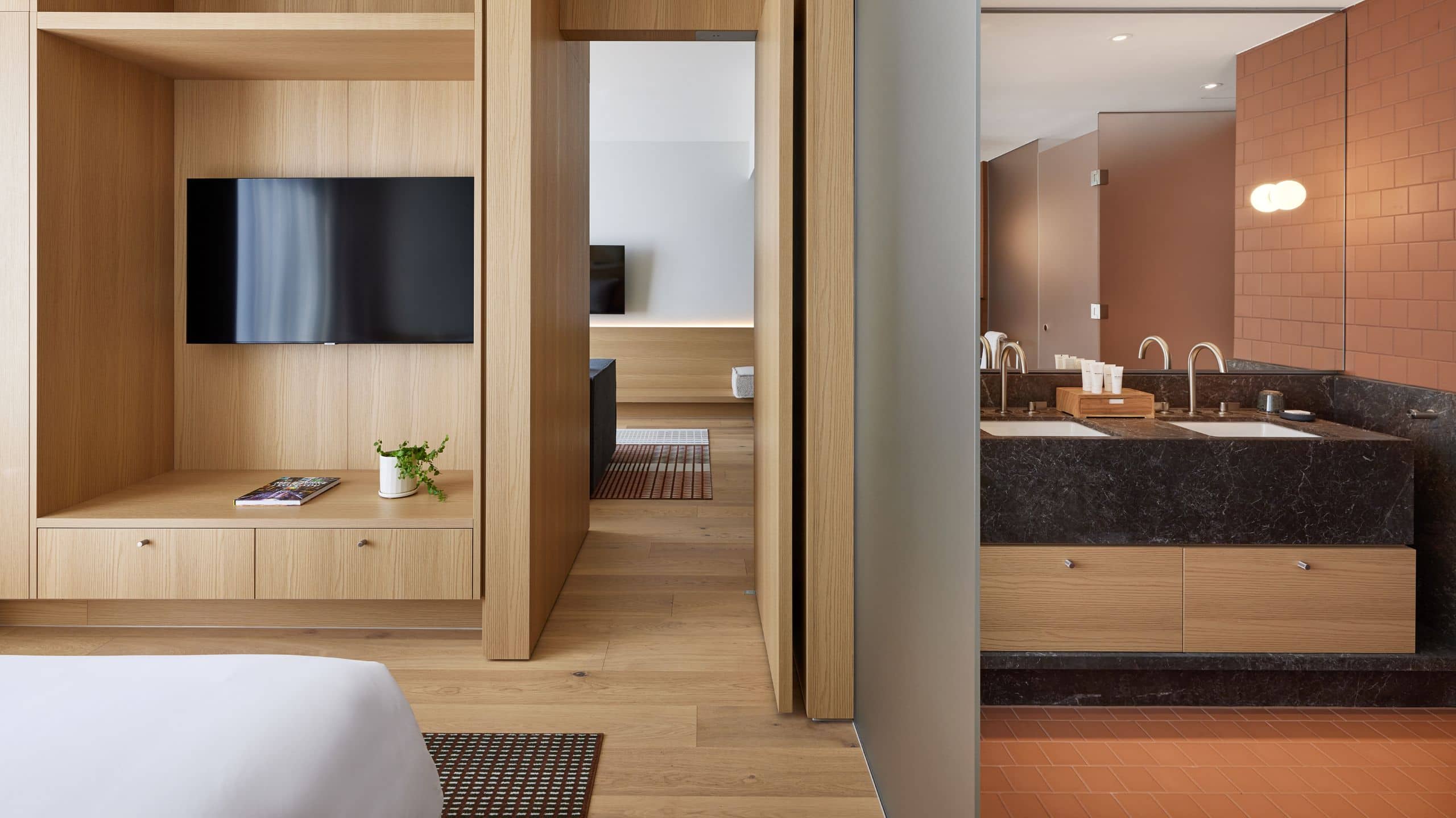 2/3 Hyatt Centric Melbourne Centric Suite Layout