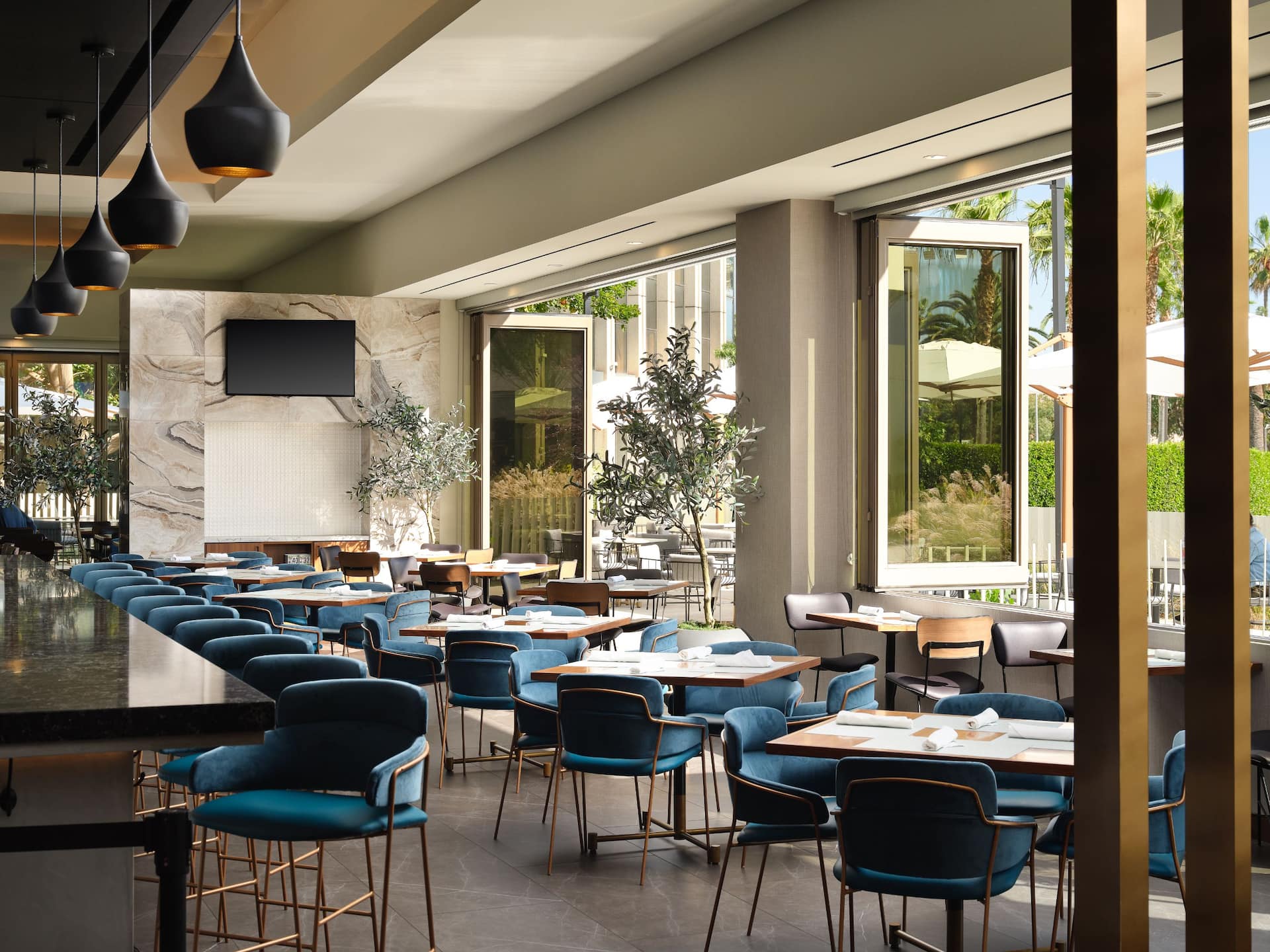 Hyatt House LAX / Century Blvd Restaurant Dining Area
