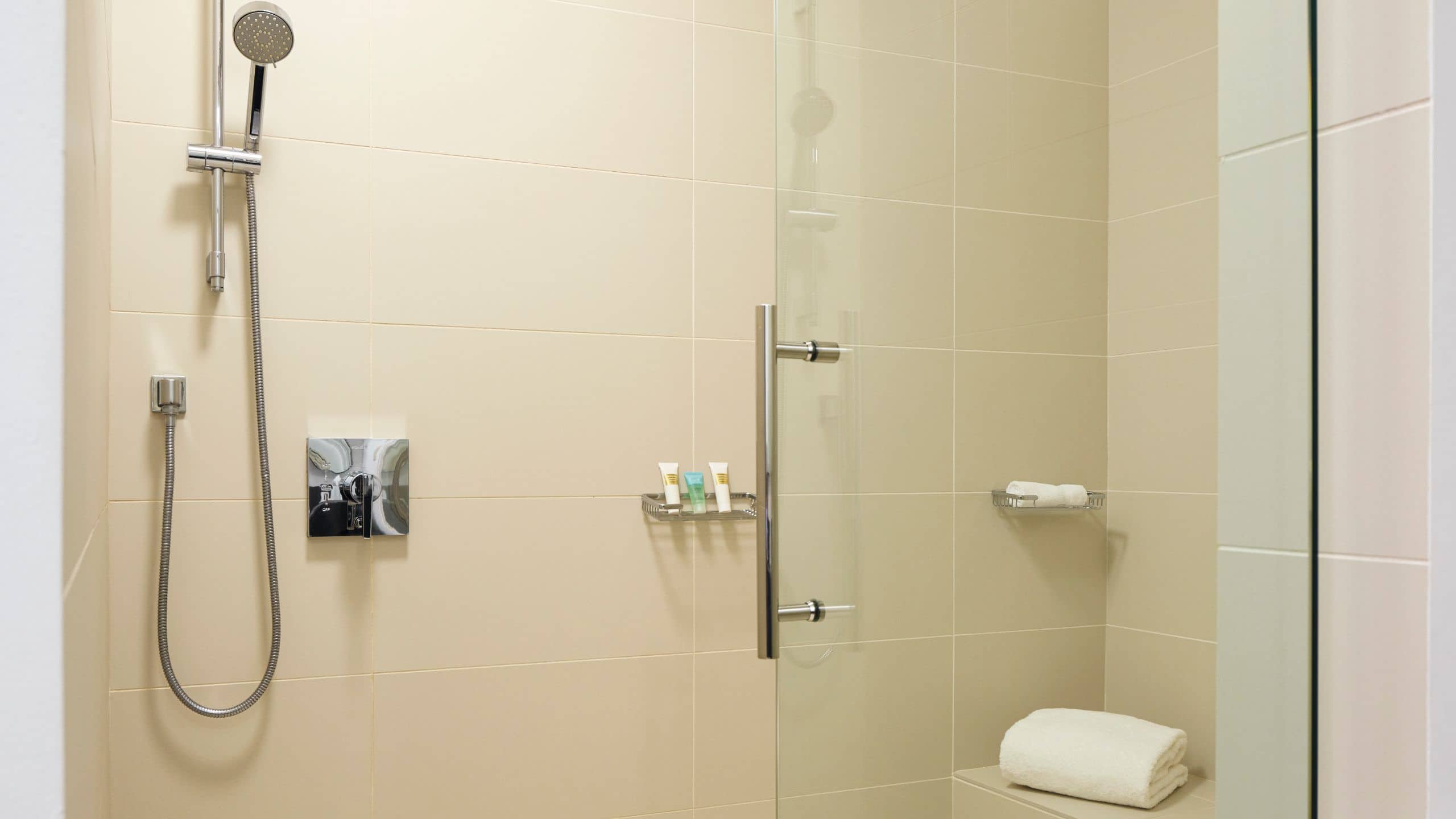 第 4，共 4 Hotel Kabuki Consulate Suite Shower