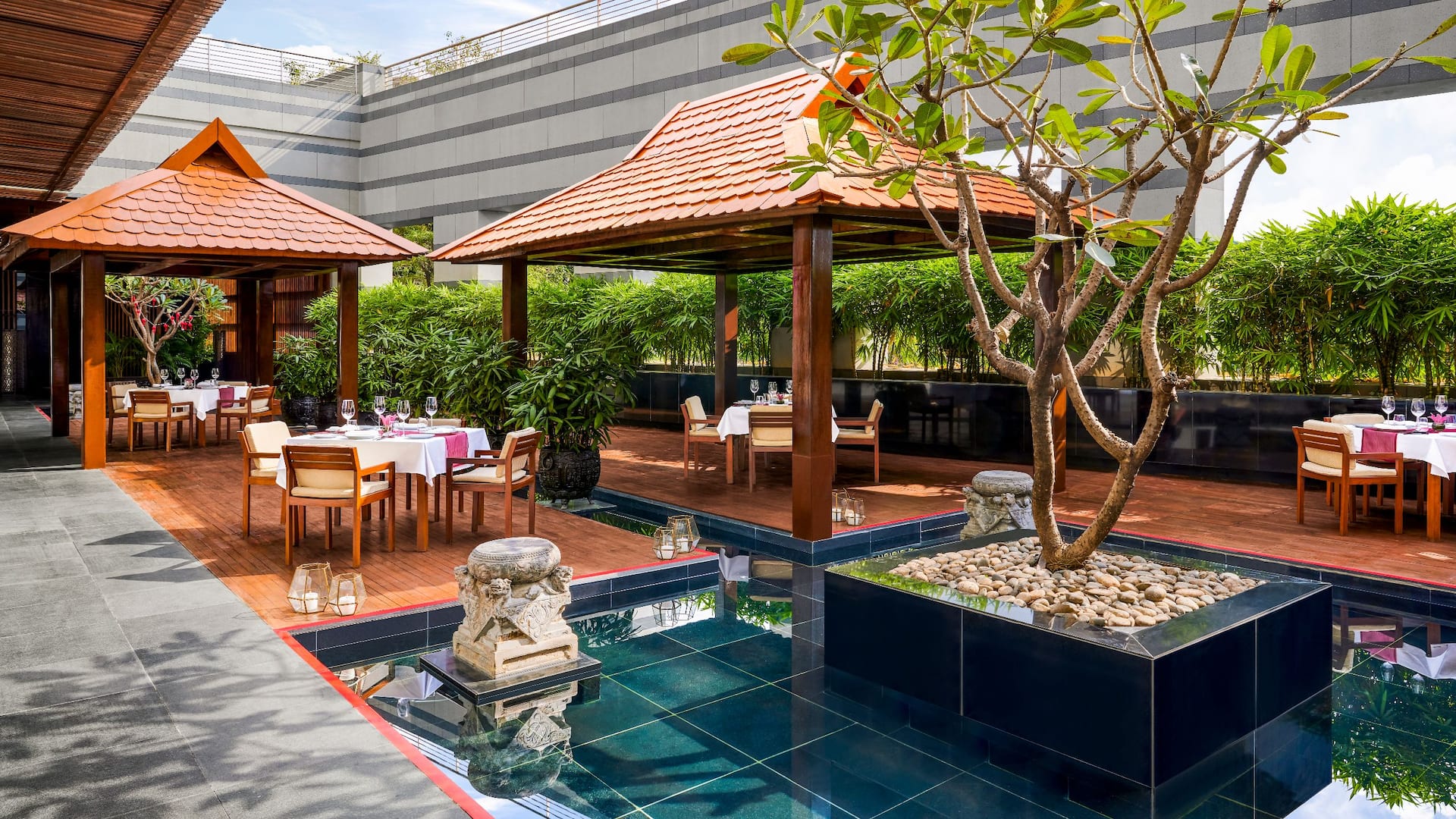 Grand Hyatt Mumbai Hotel & Residences China House Restaurant Pagoda