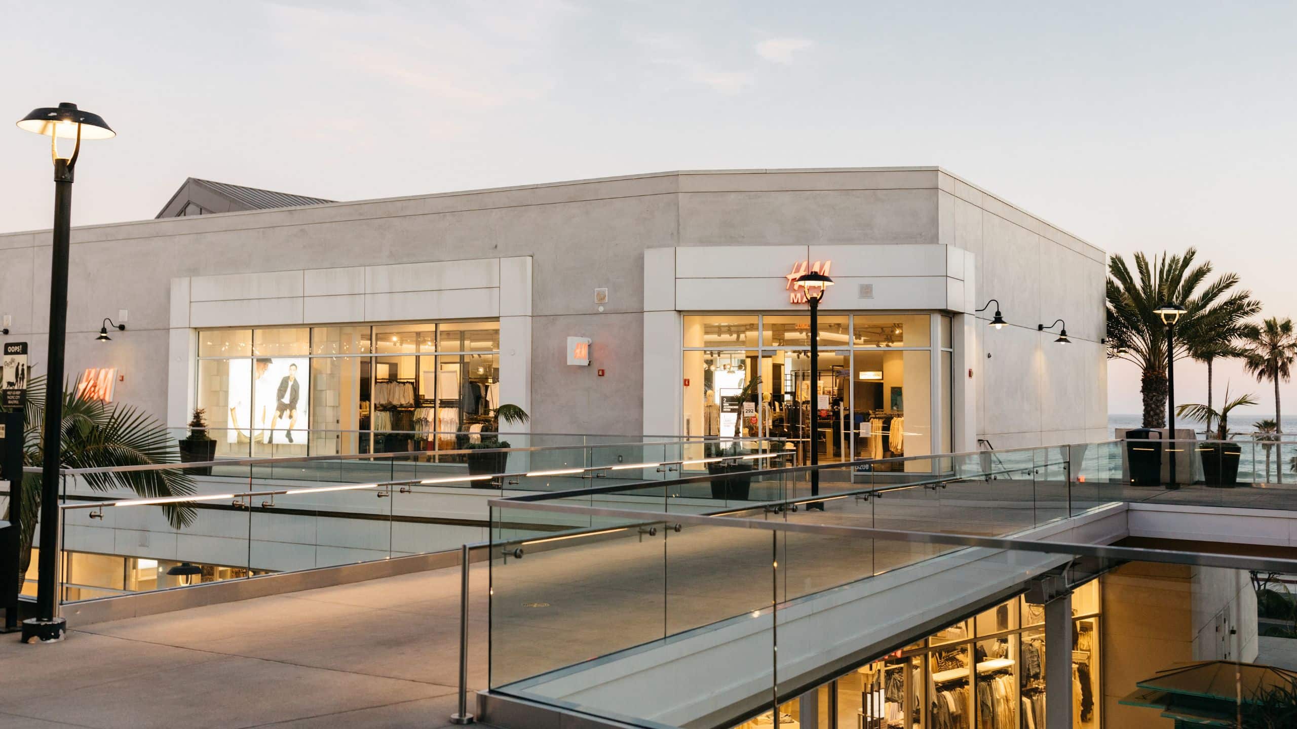 Hyatt Regency Huntington Beach Resort and Spa Pac City Shopping Center