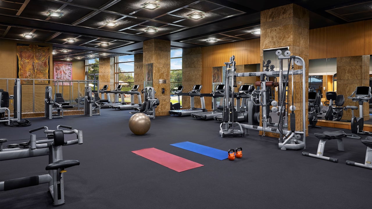 Club-Oasis-Fitness-Center-Gymnasium