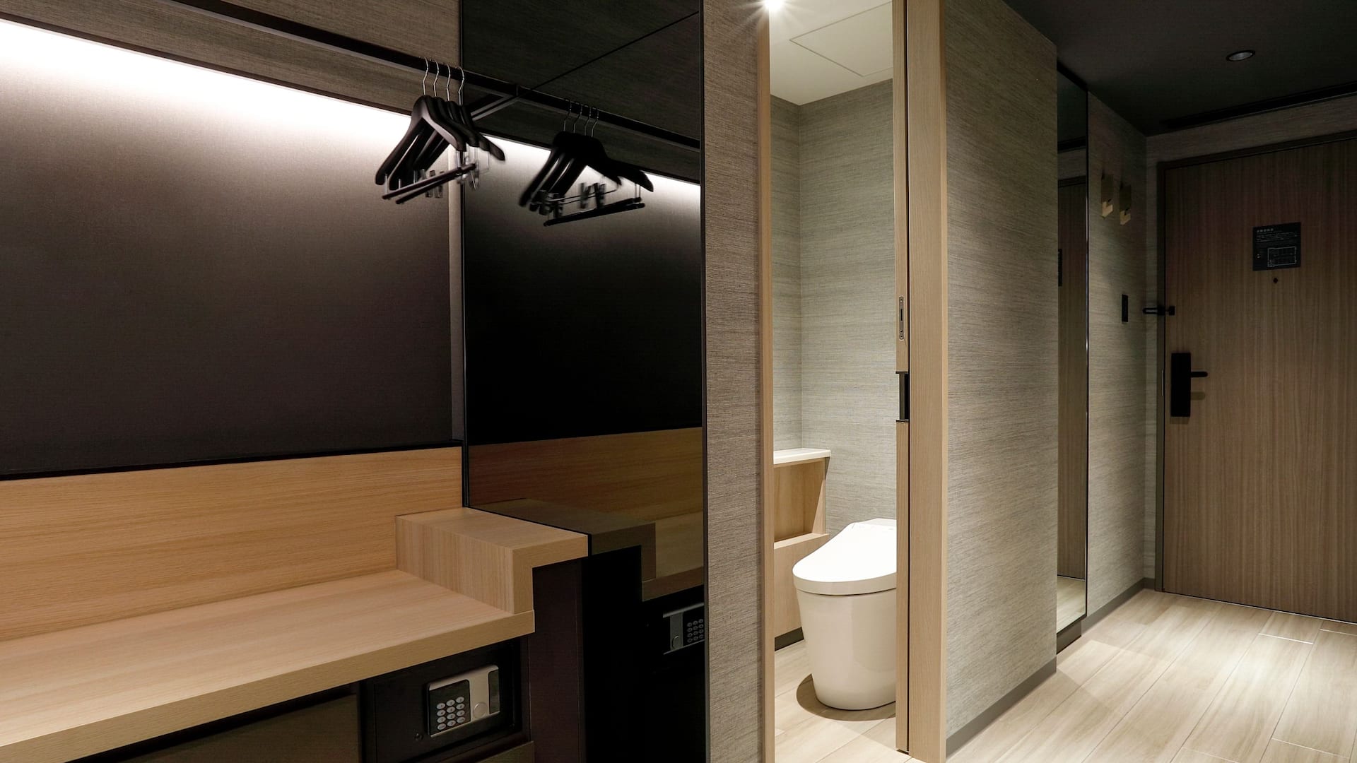 4 de 4 Hyatt Place Kyoto Annex Guest Bathroom
