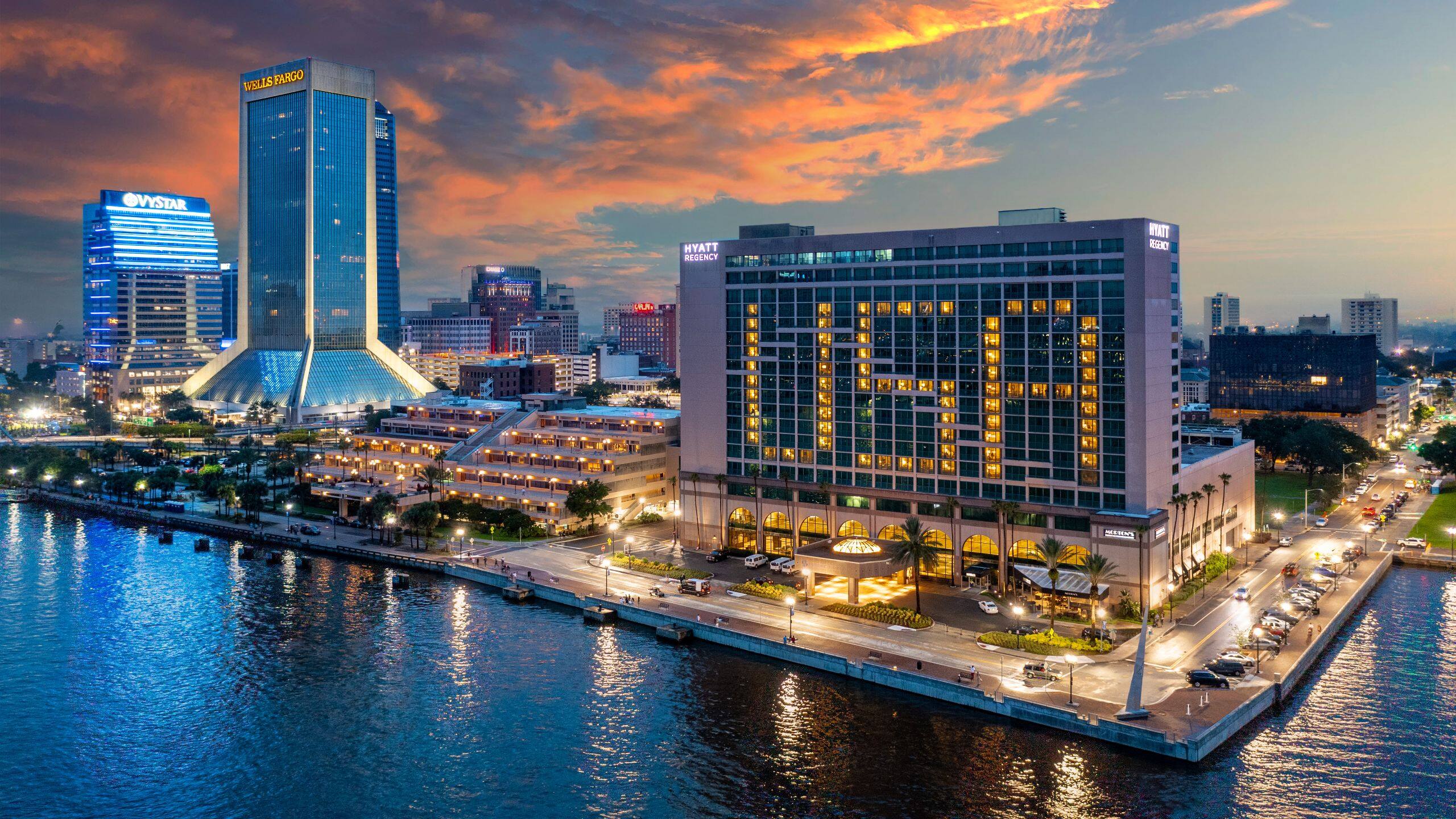 Hyatt Regency Jacksonville Riverfront Jaxrj Exterior Evening Usa Long View