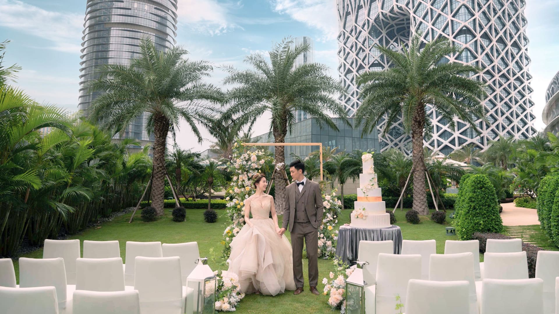Grand Hyatt Macau Wedding Green Lawn Couples