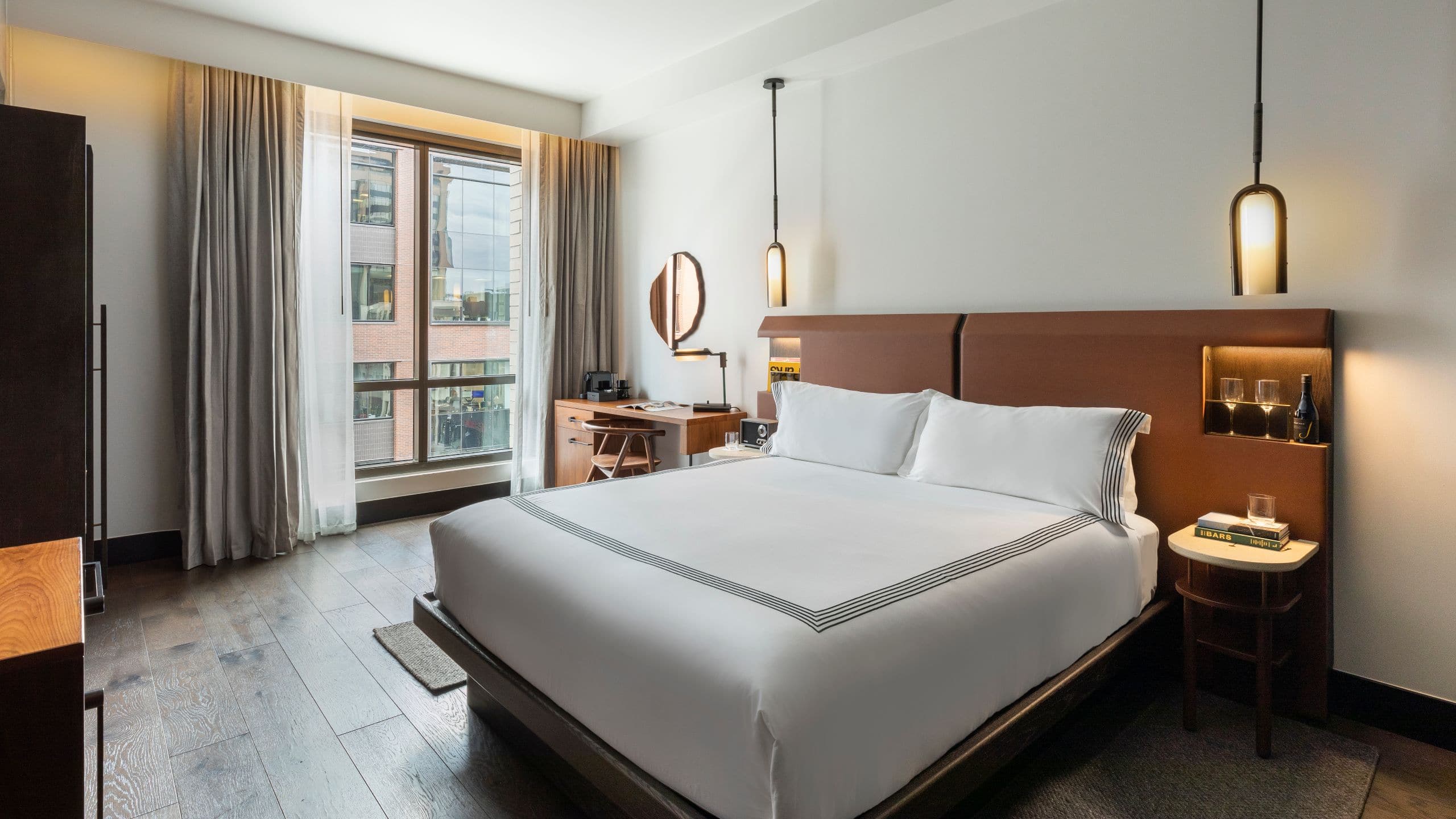 Thompson Denver King View Guestreoom