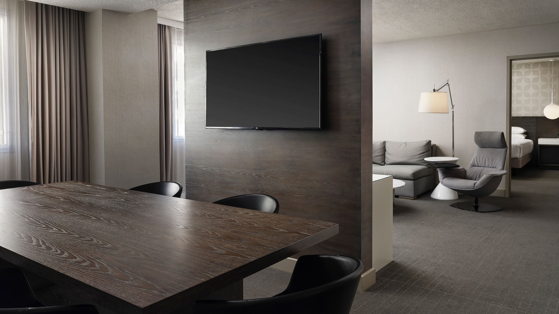 Hyatt Regency Los Angeles International Airport Executive Suite