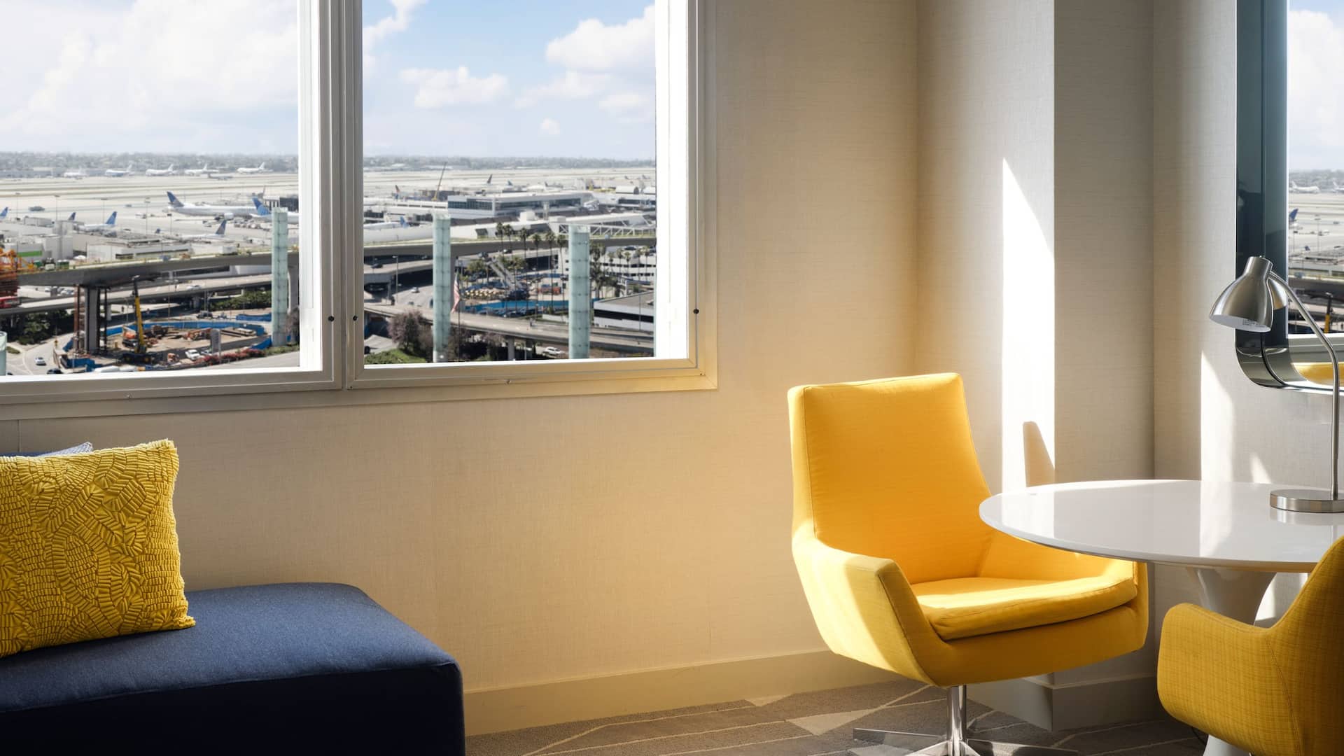 1 of 4 Hyatt Regency Los Angeles International Airport Studio King Lax View