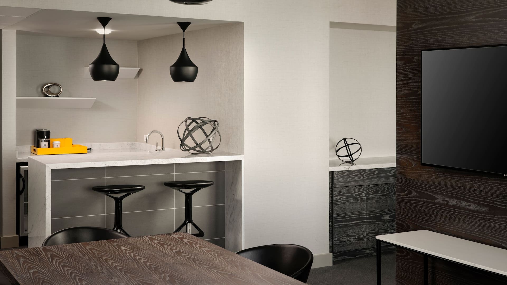 Hyatt Regency Los Angeles International Airport Studio King Wet Bar
