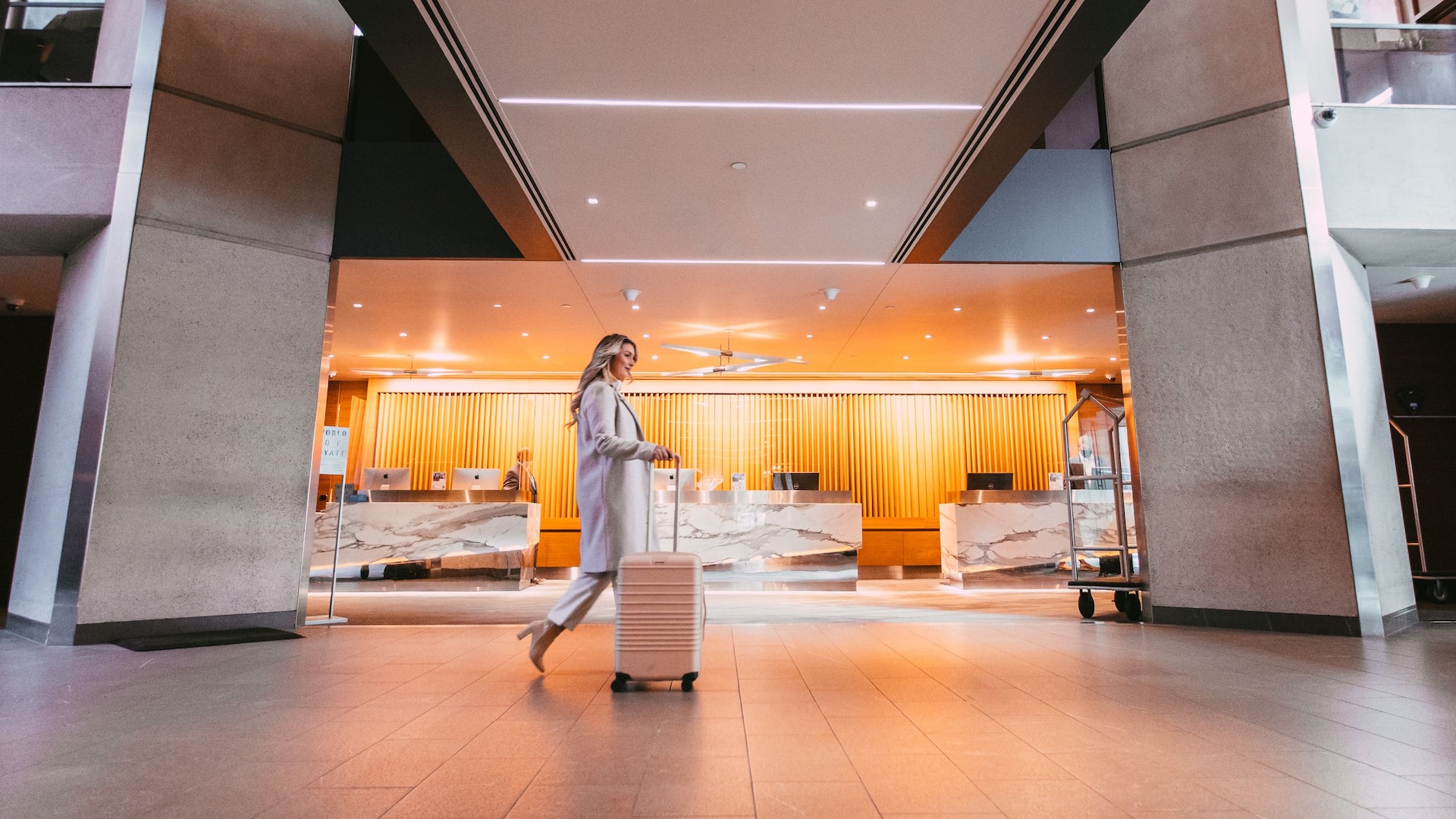 Grand Hyatt San Francisco Woman Lobby View