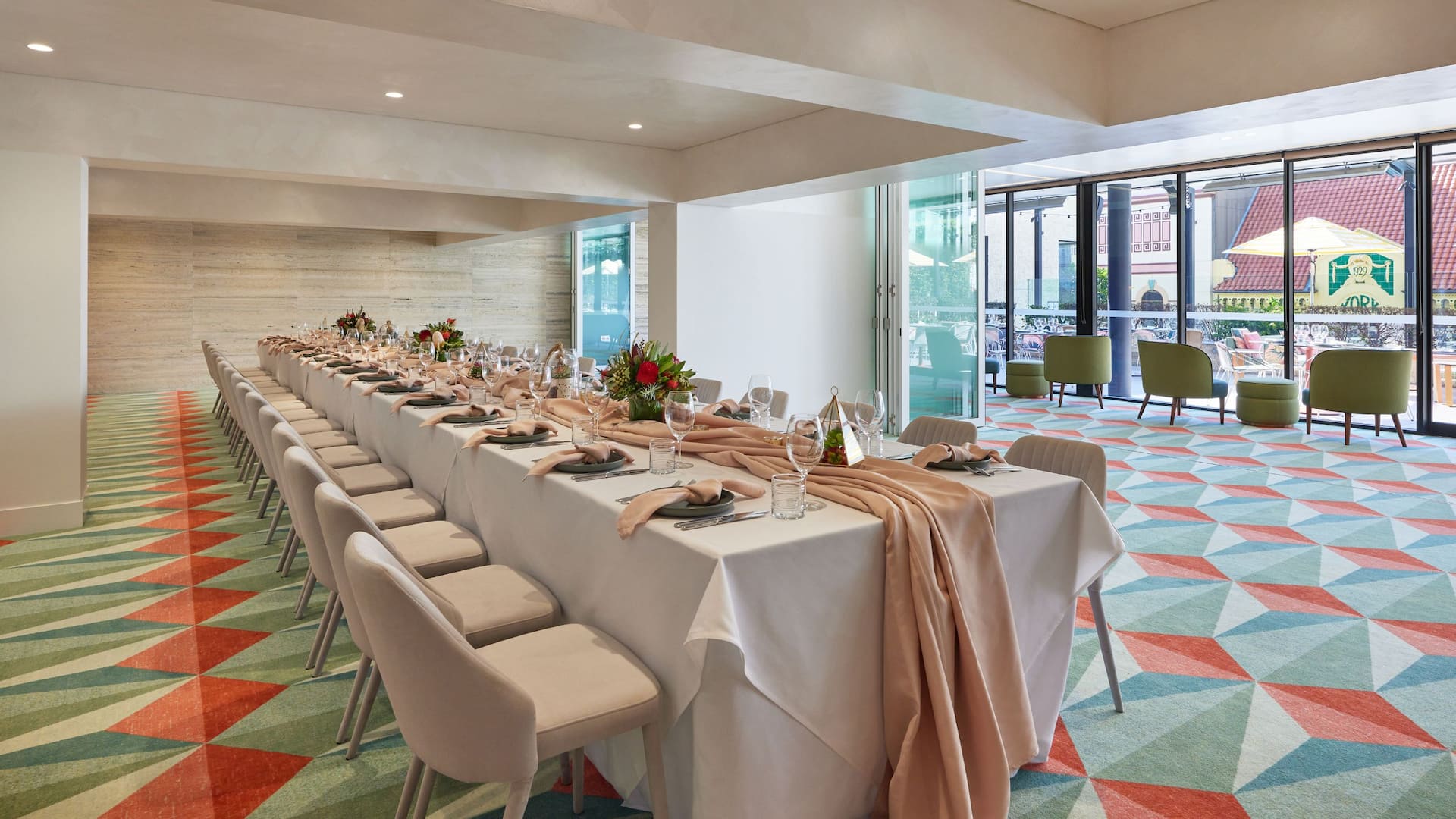 Hyatt Regency Brisbane Hibiscus Room Table Setting