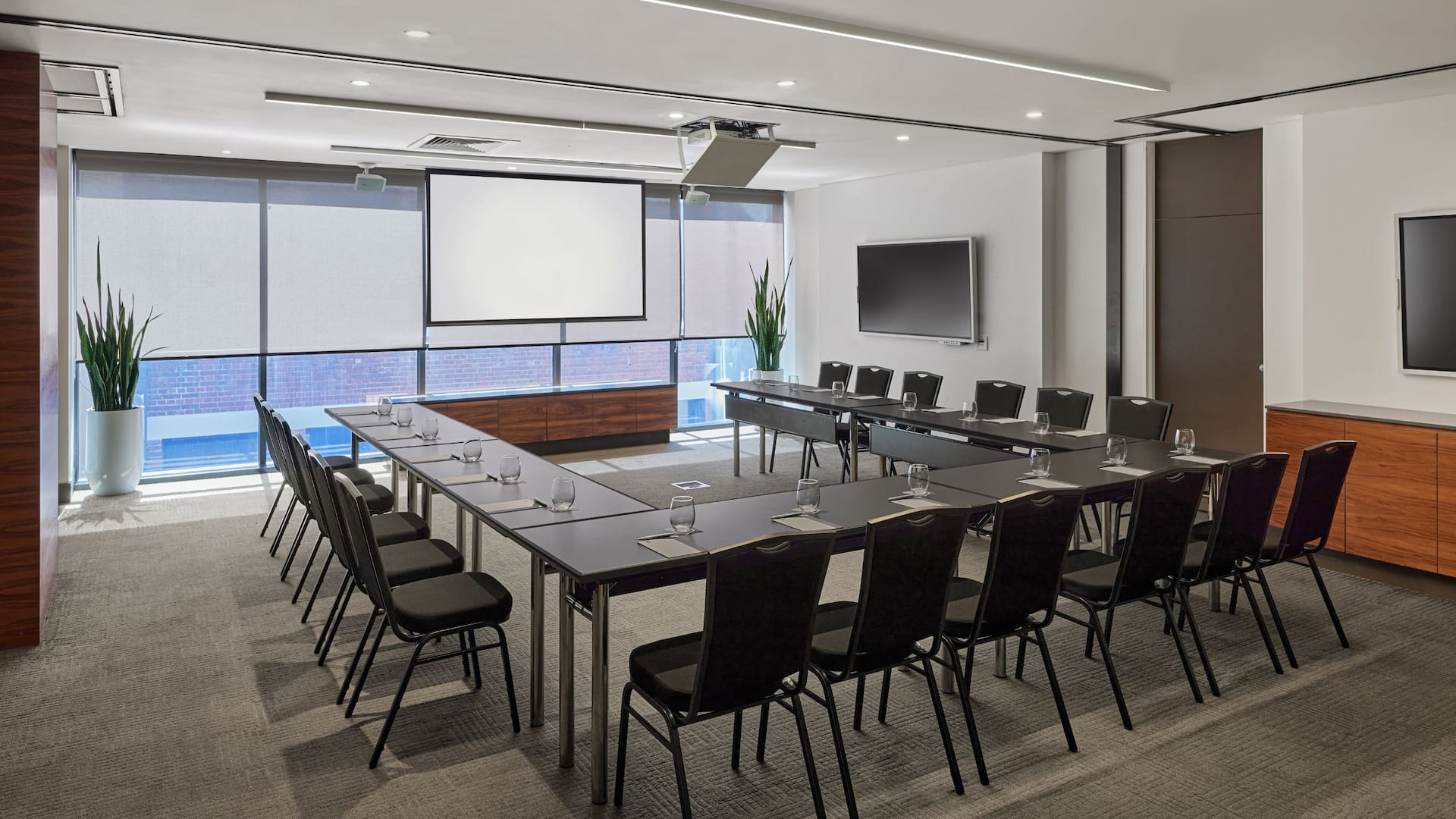 Hyatt Regency Brisbane Ushape with Screen