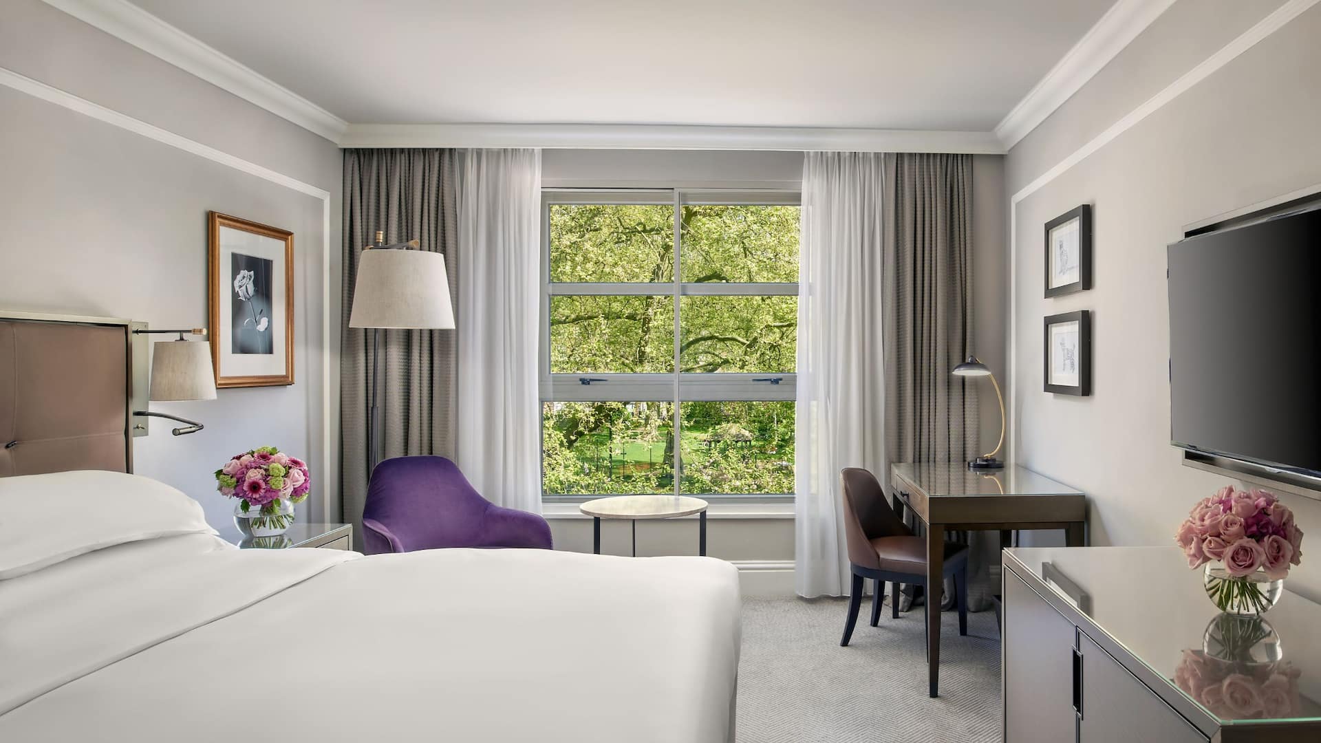 Hyatt Regency London - The Churchill King Guestroom Garden View Window
