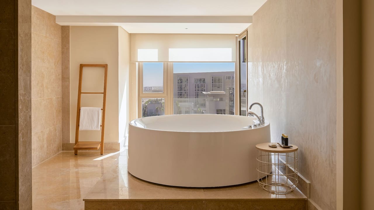 Hyatt regency Cairo West Presidential Suite Hot Tub