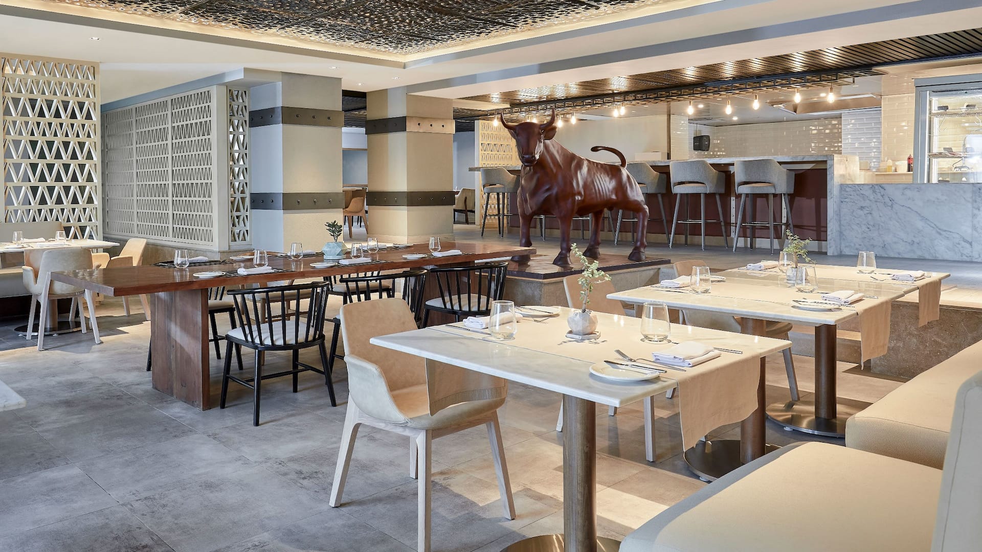 Hyatt Regency Cairo West Park Food Hall Sculpture