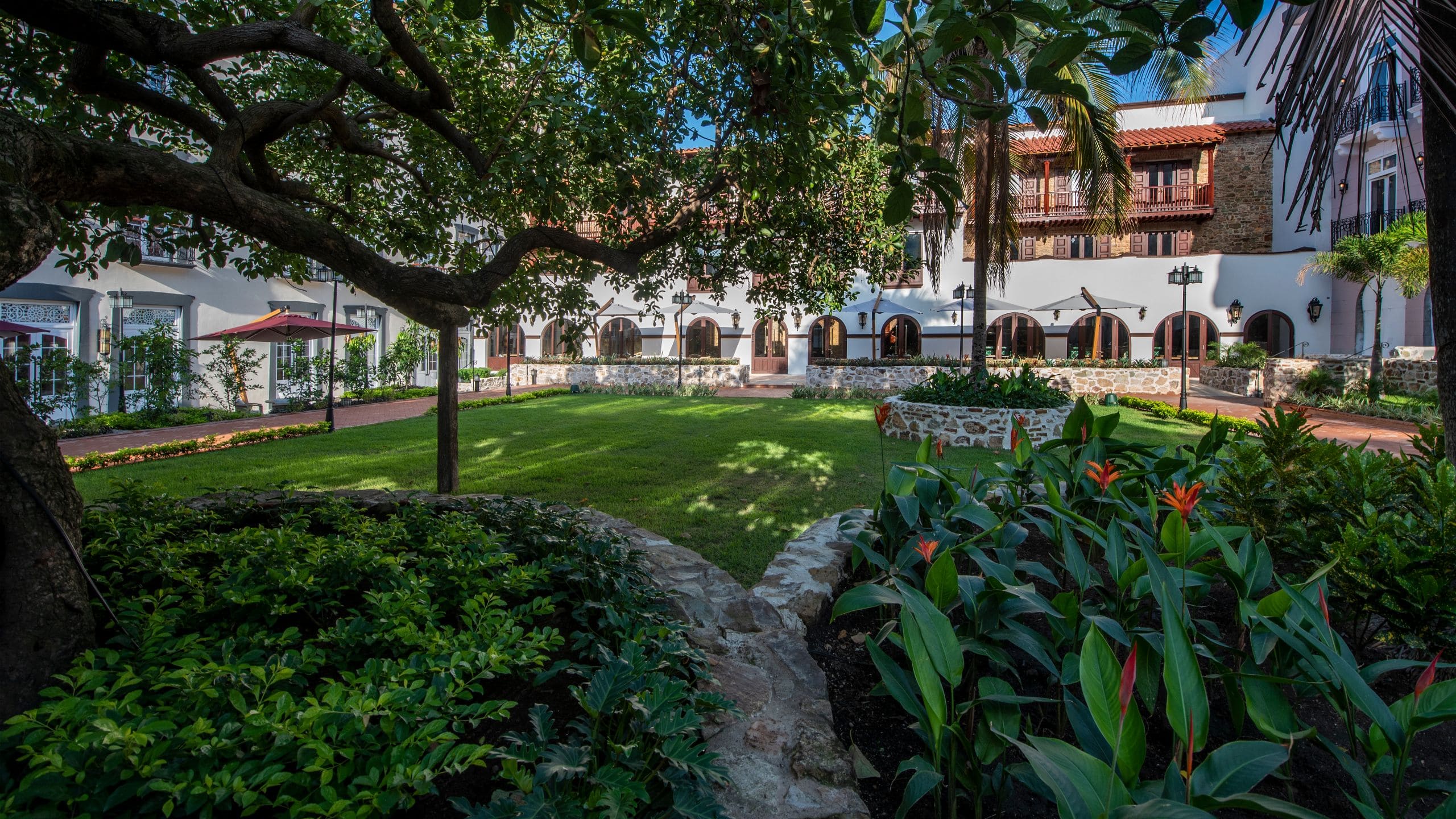 Hotel La Compañia Courtyard