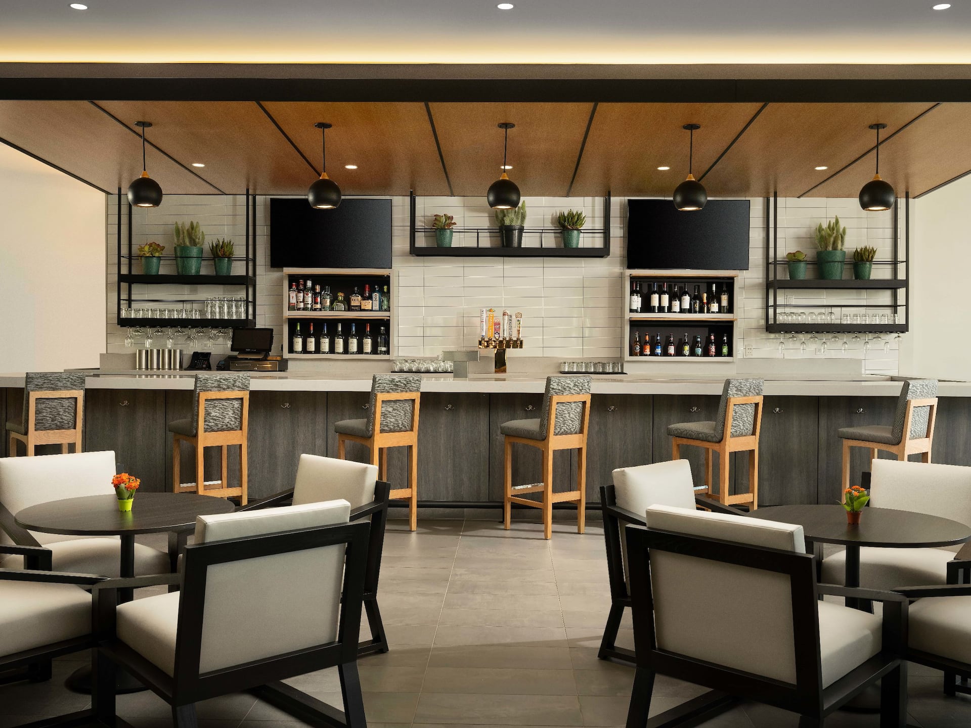 Hyatt House LA - University Medical Center Bar Counter Seating Tables
