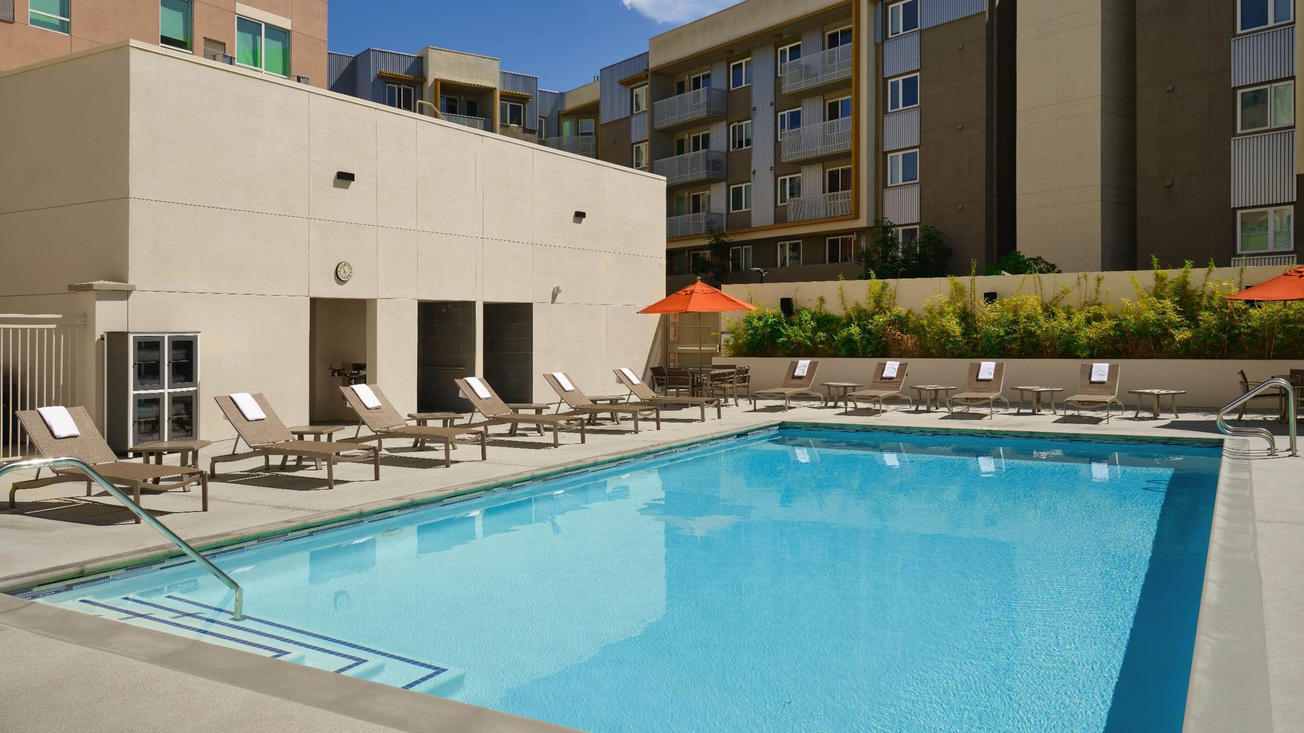 Hyatt House LA - University Medical Center Pool Deck Chairs