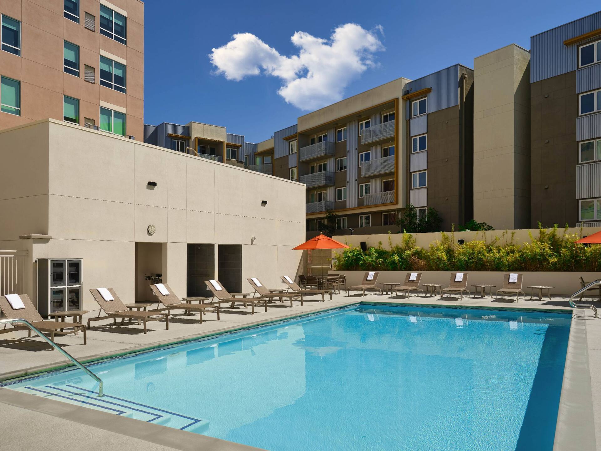 Hyatt House LA - University Medical Center Pool Deck Chairs