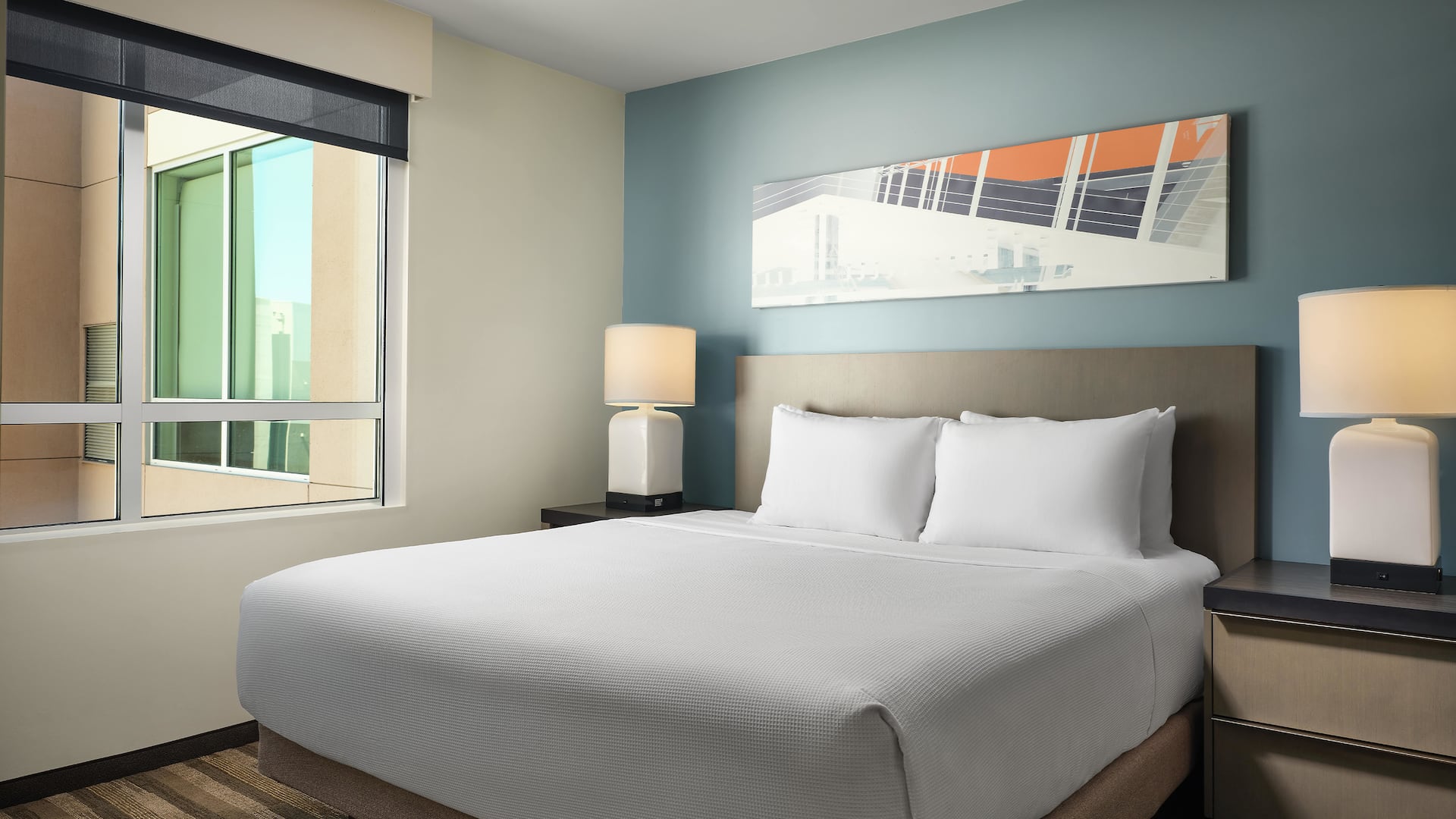 Hyatt House LA - University Medical Center Guestroom Bed Nightstand