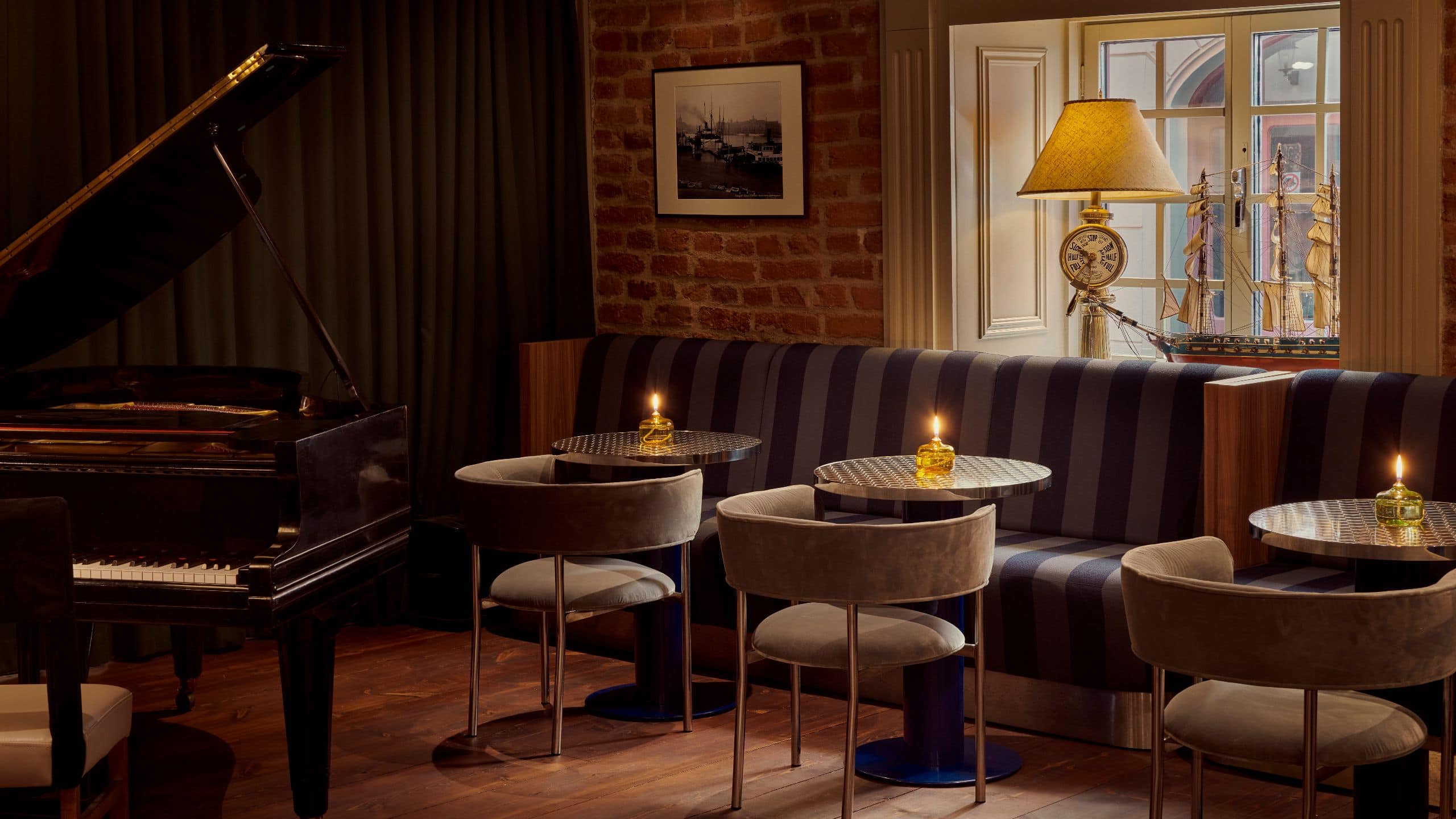 Hôtel Reisen Brahe Bar Tables Piano