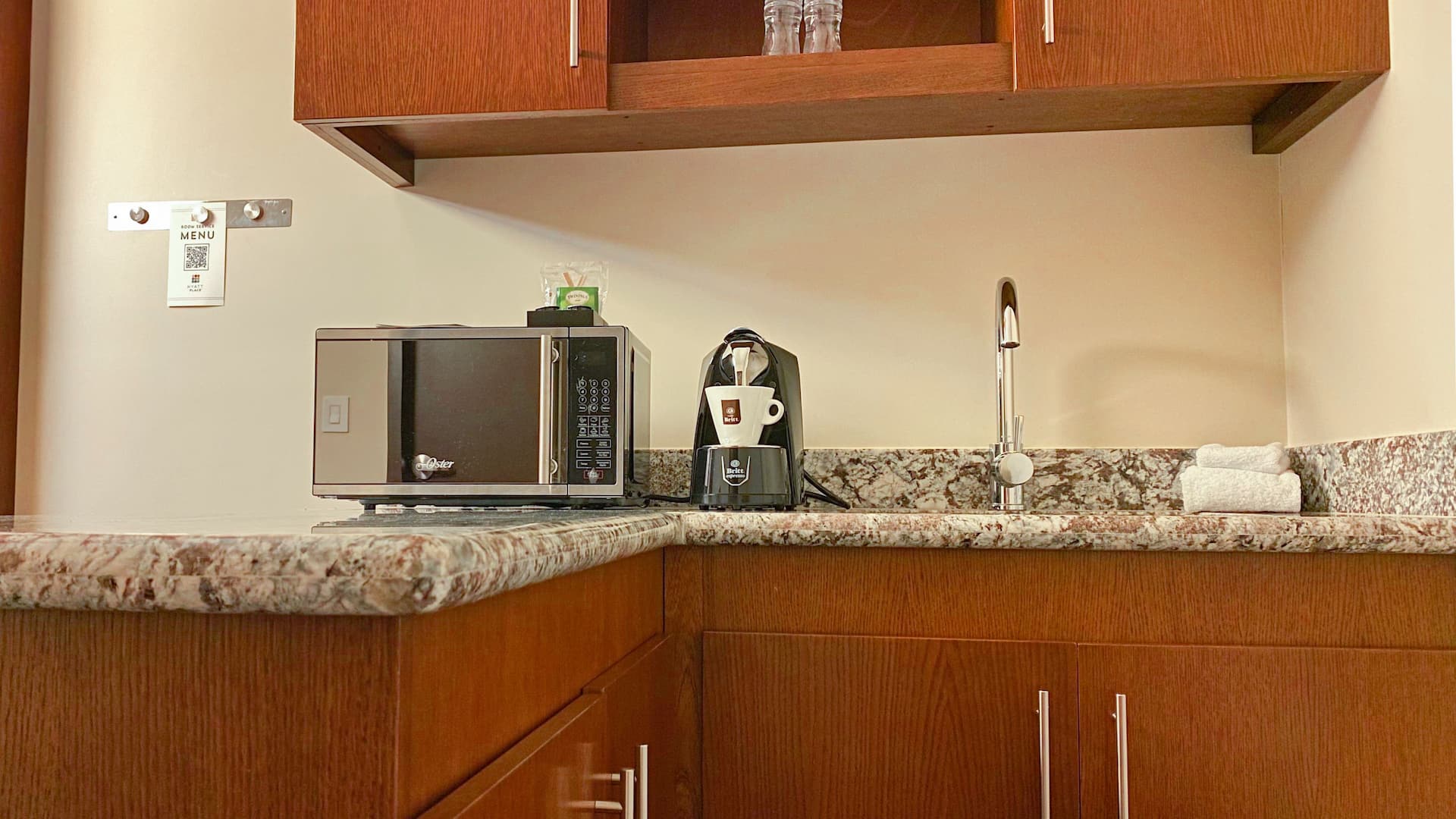 Hyatt Place San Jose/Pinares Suite Kitchen