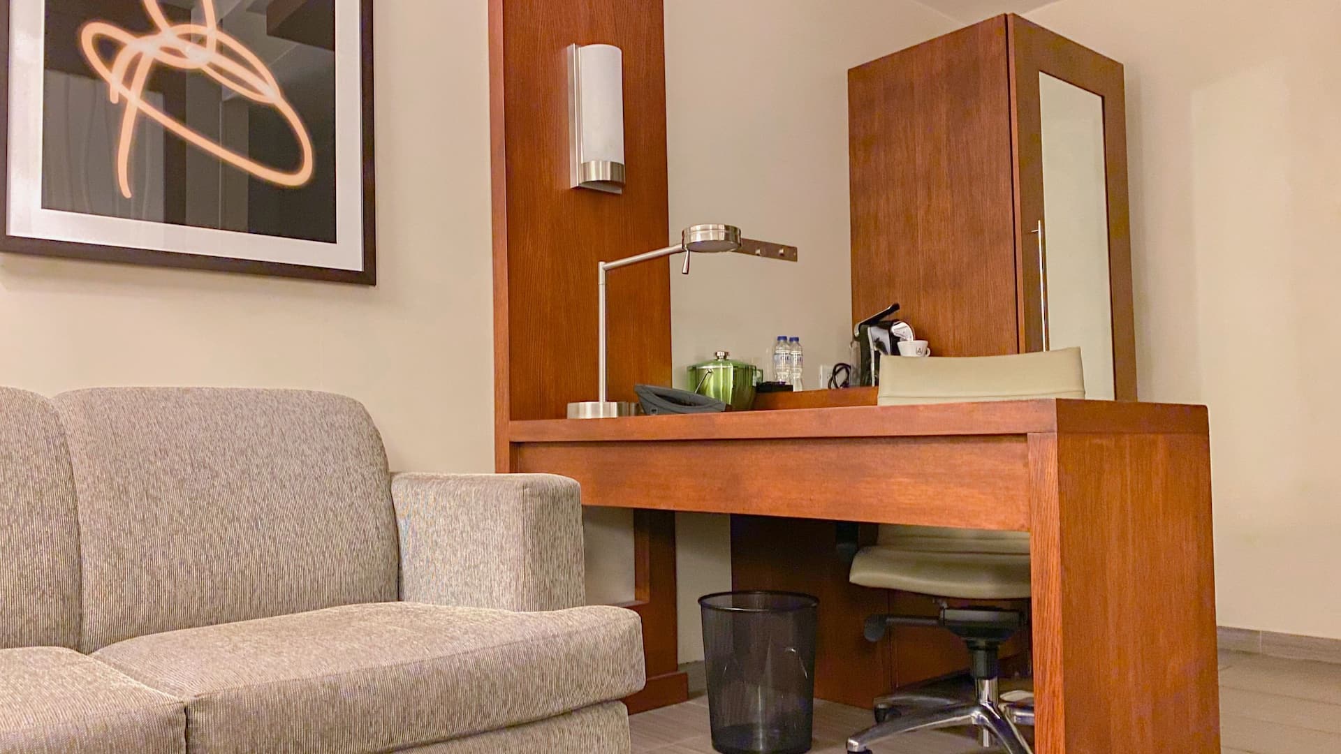 Hyatt Place San Jose/Pinares King Living Room Desk
