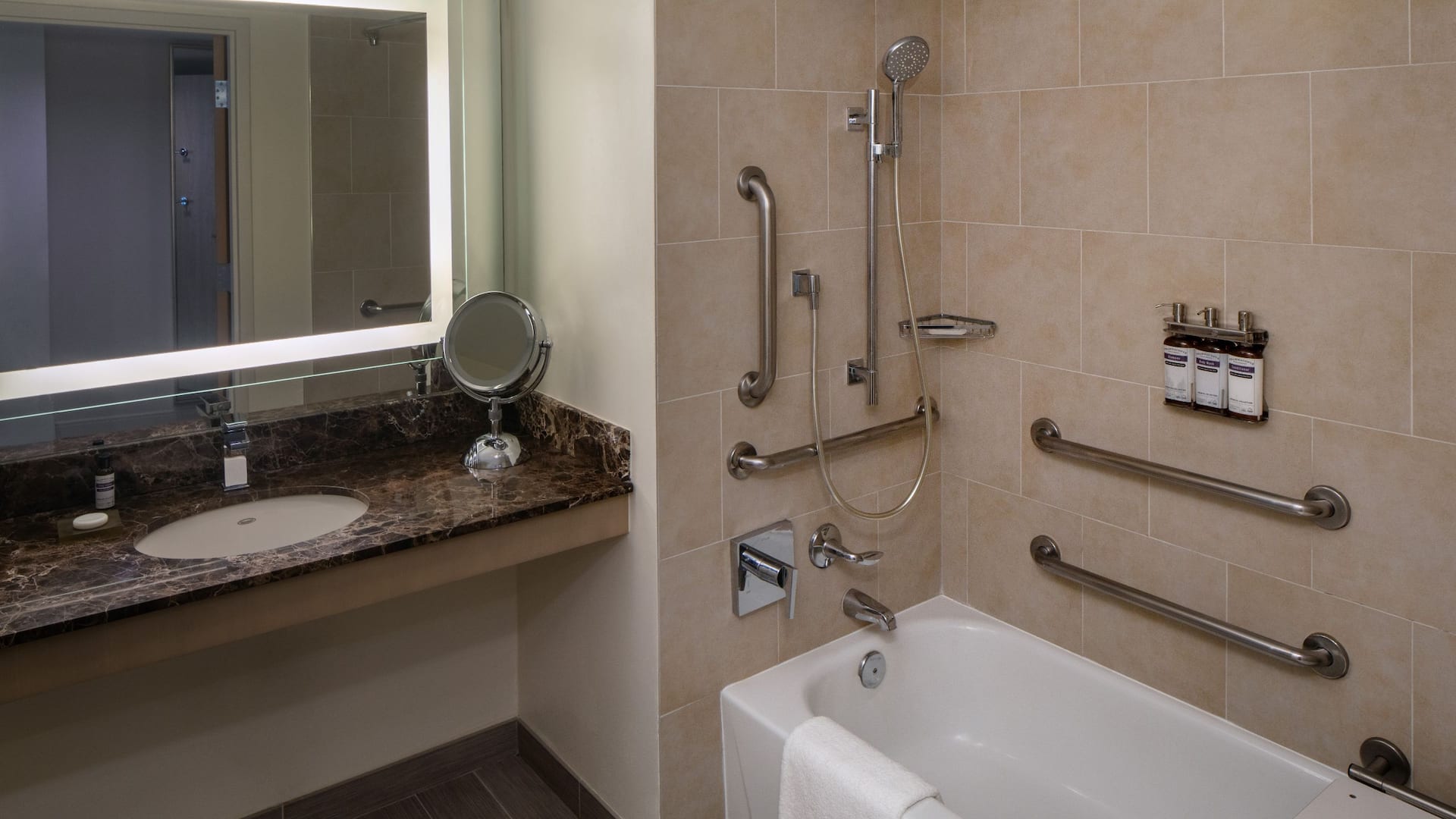 2 von 3 Hyatt Regency Jacksonville Riverfront Ada Bathroom Step In Shower