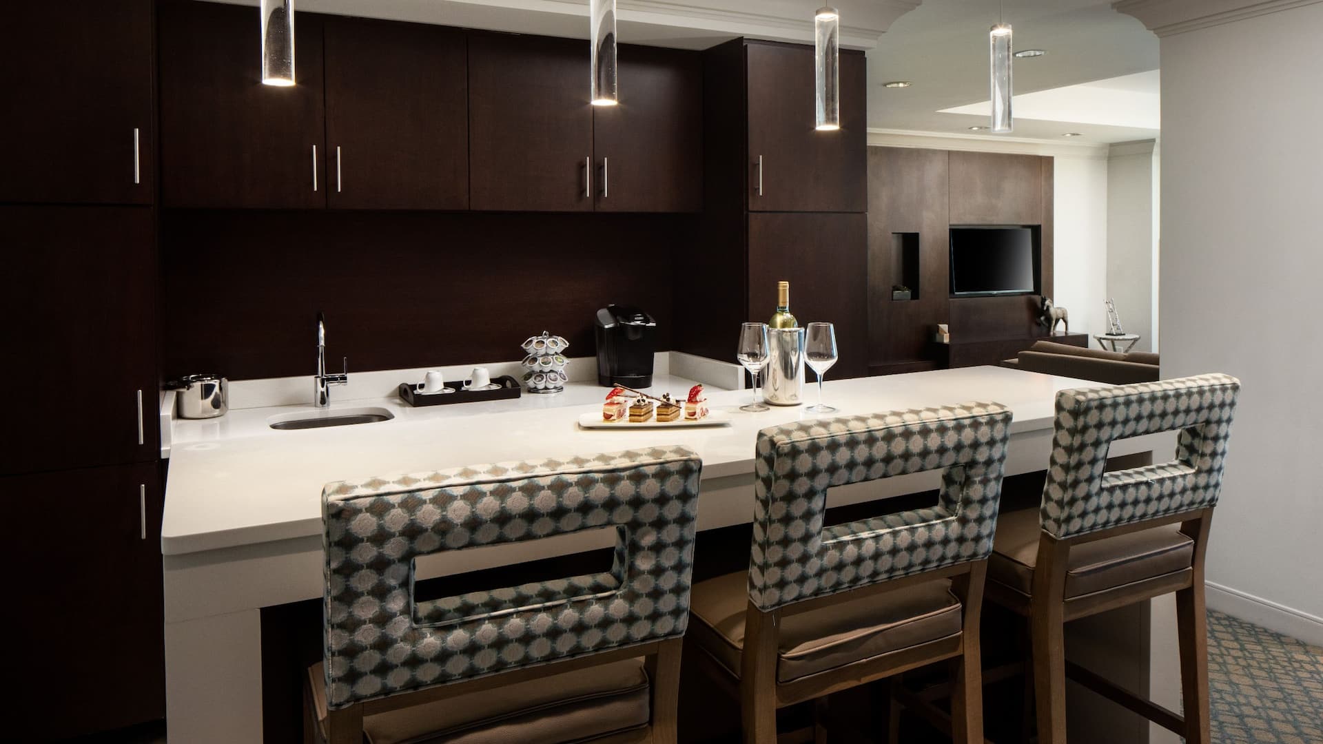 Hyatt Regency Jacksonville Riverfront Presidential Suite Wet Bar