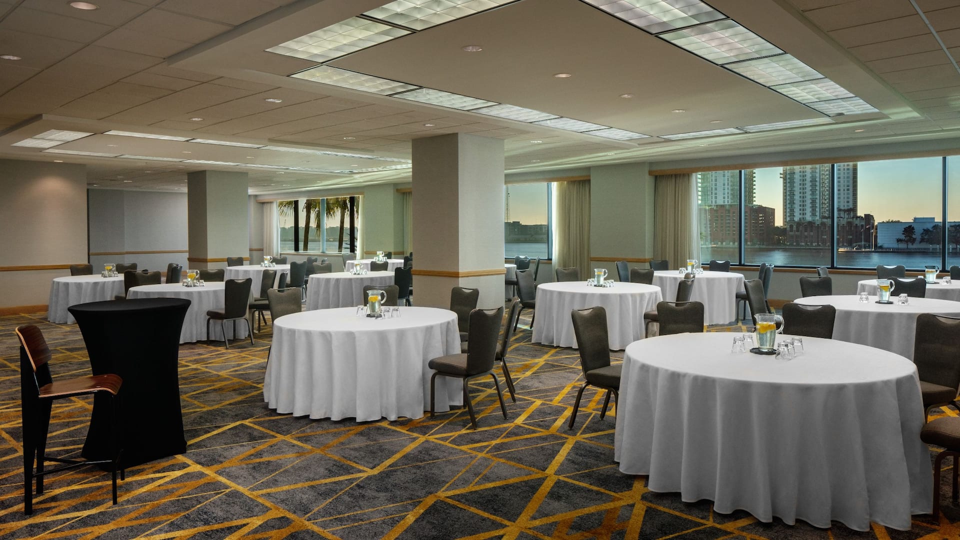 Hyatt Regency Jacksonville Riverfront St Johns Round Table Setup