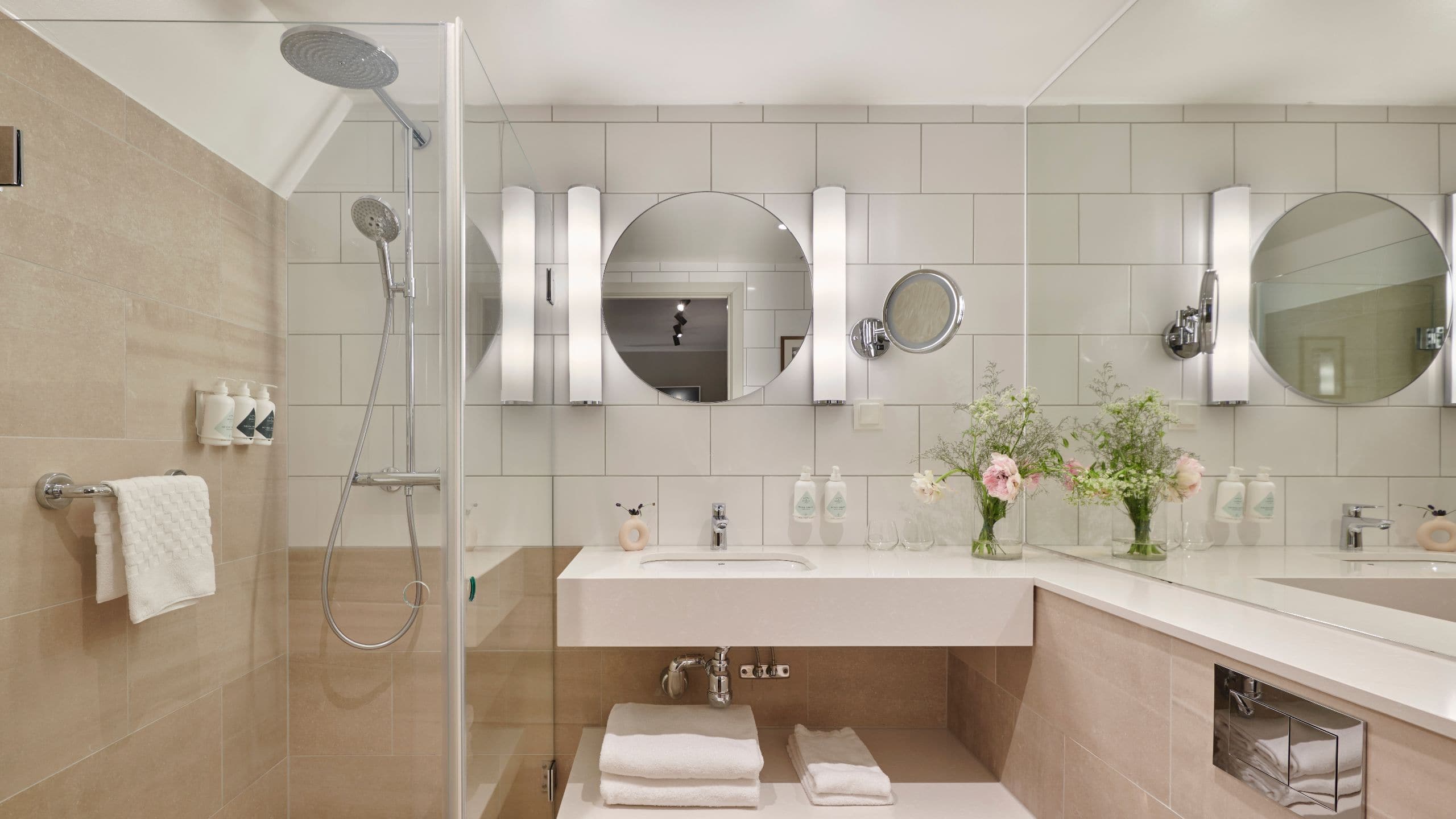 第 5，共 5 Hôtel Reisen Arnub King Bed Bathroom Shower