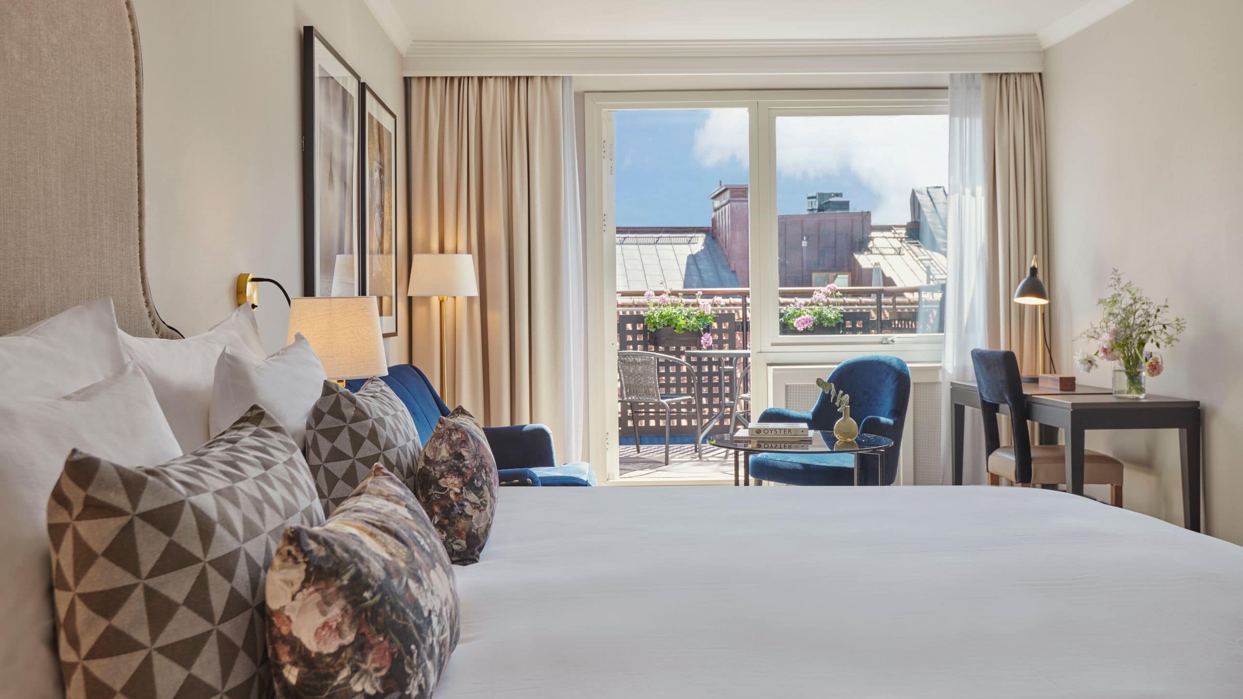 第 2，共 7 Hôtel Reisen Arnub King Bed Balcony Bed From Side