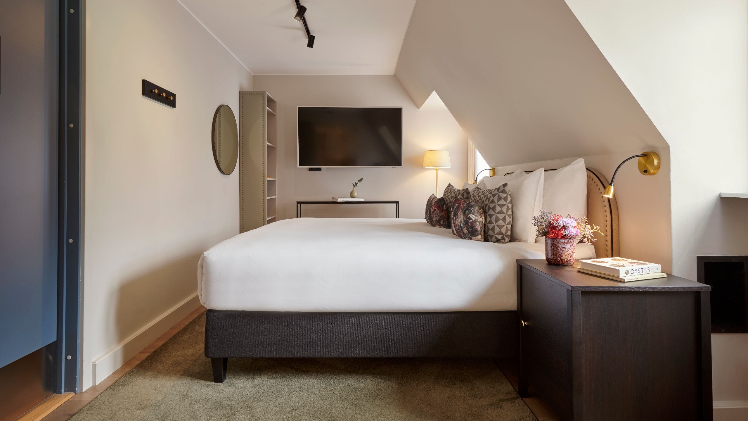 第 3，共 6 Hôtel Reisen Queen Bed From Side
