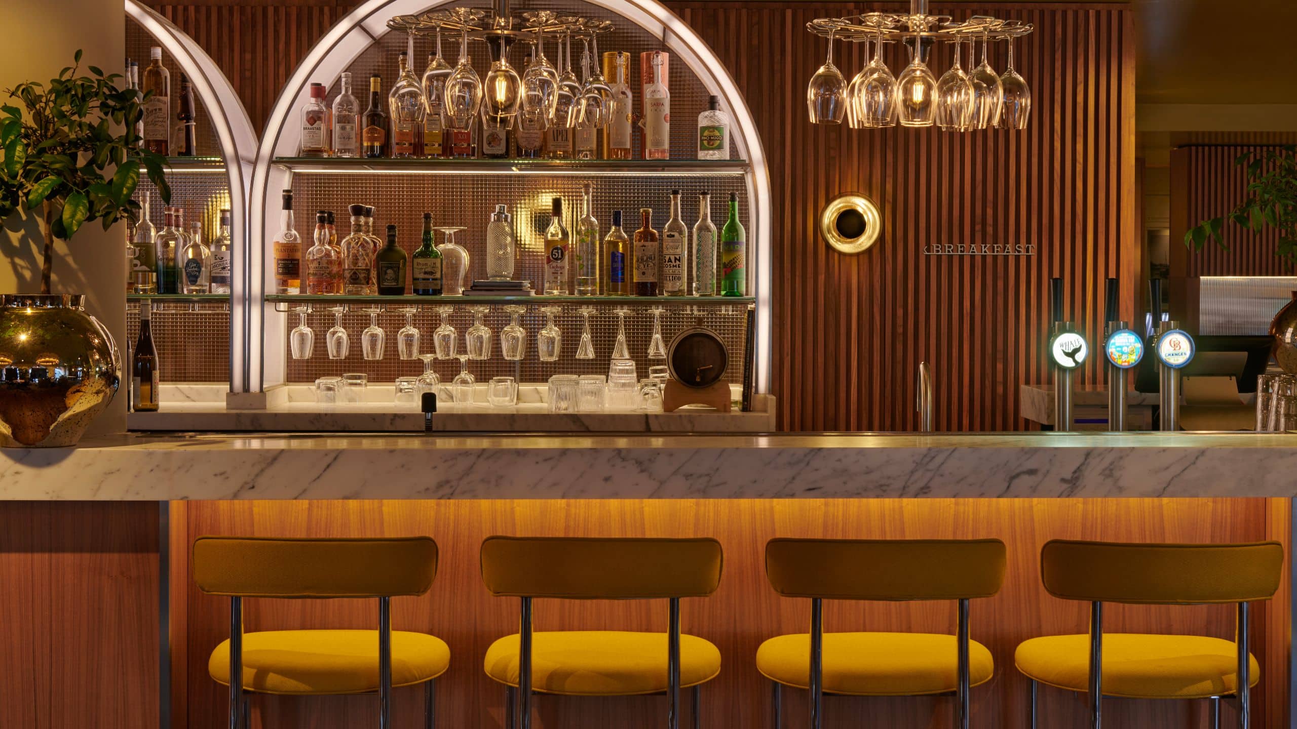 Hôtel Reisen Bar Reiss From Front