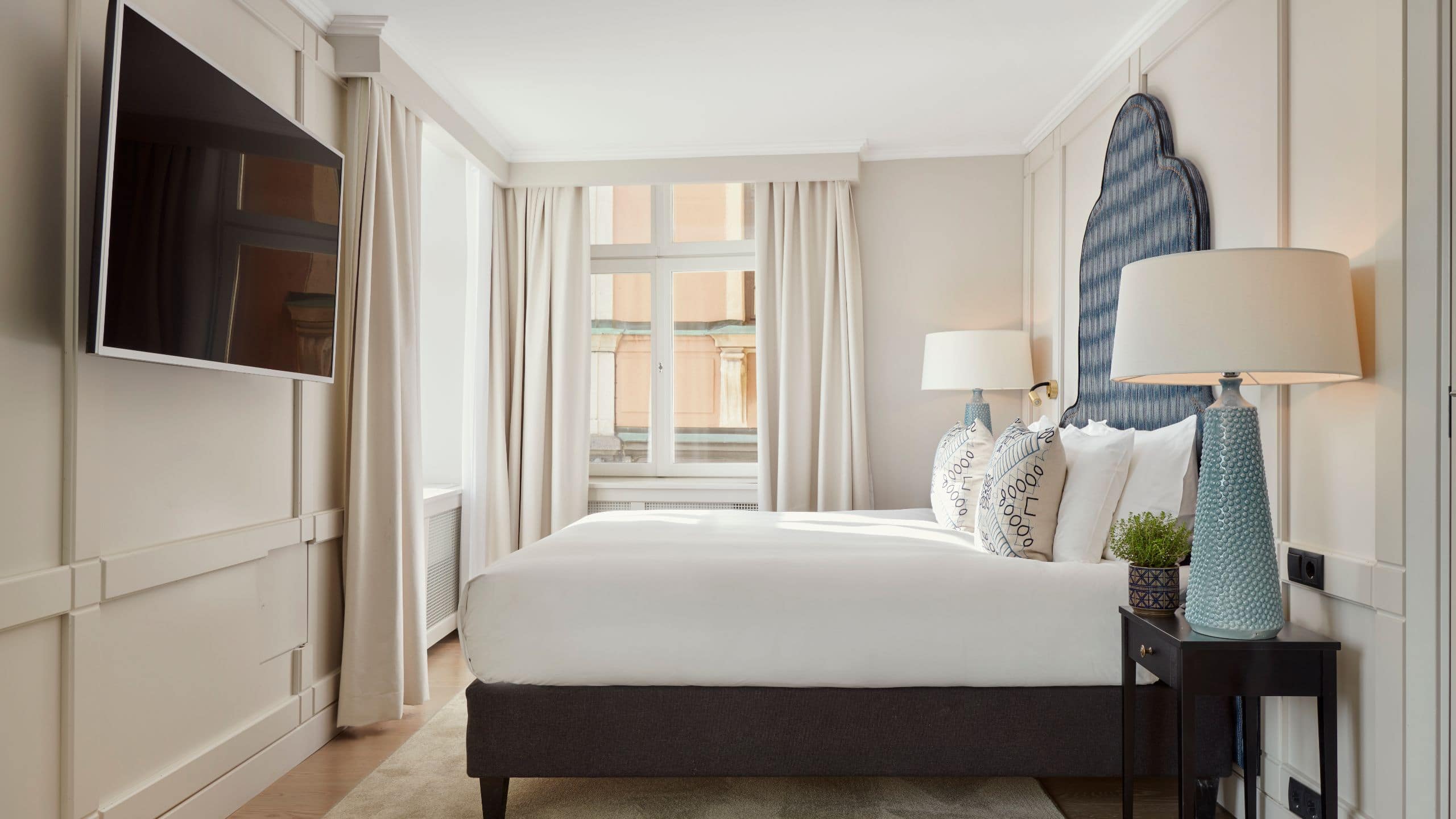 第 2，共 7 Hôtel Reisen Stockholm Suite Bed From Side