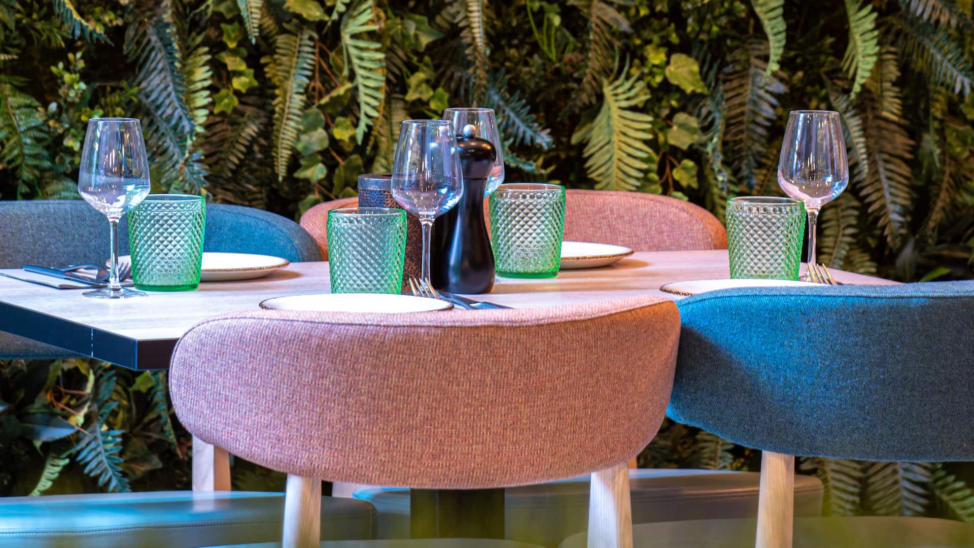 Hyatt Place London City East Zoom Table Setup