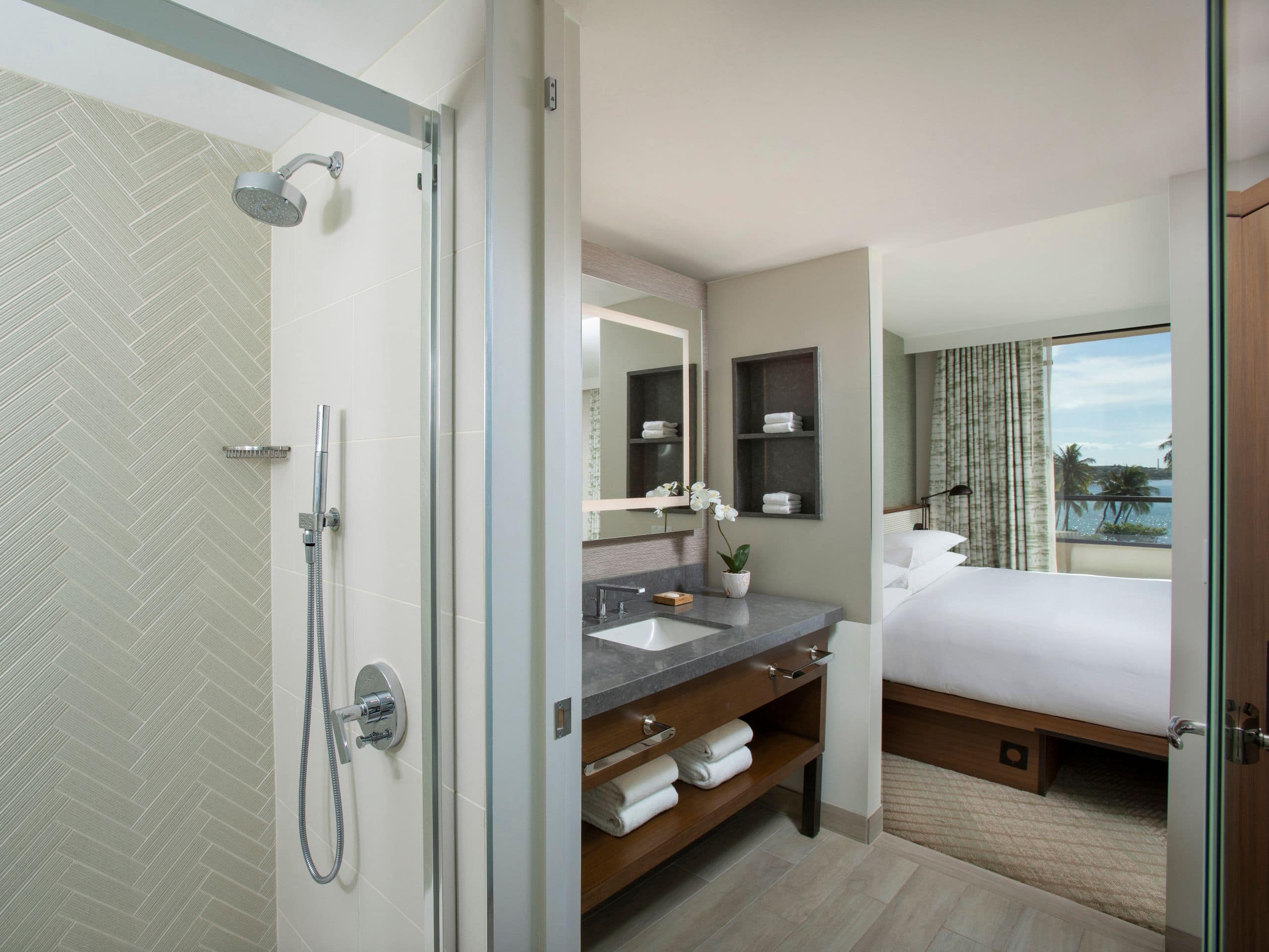 Corner King Guestroom Bathroom Shower