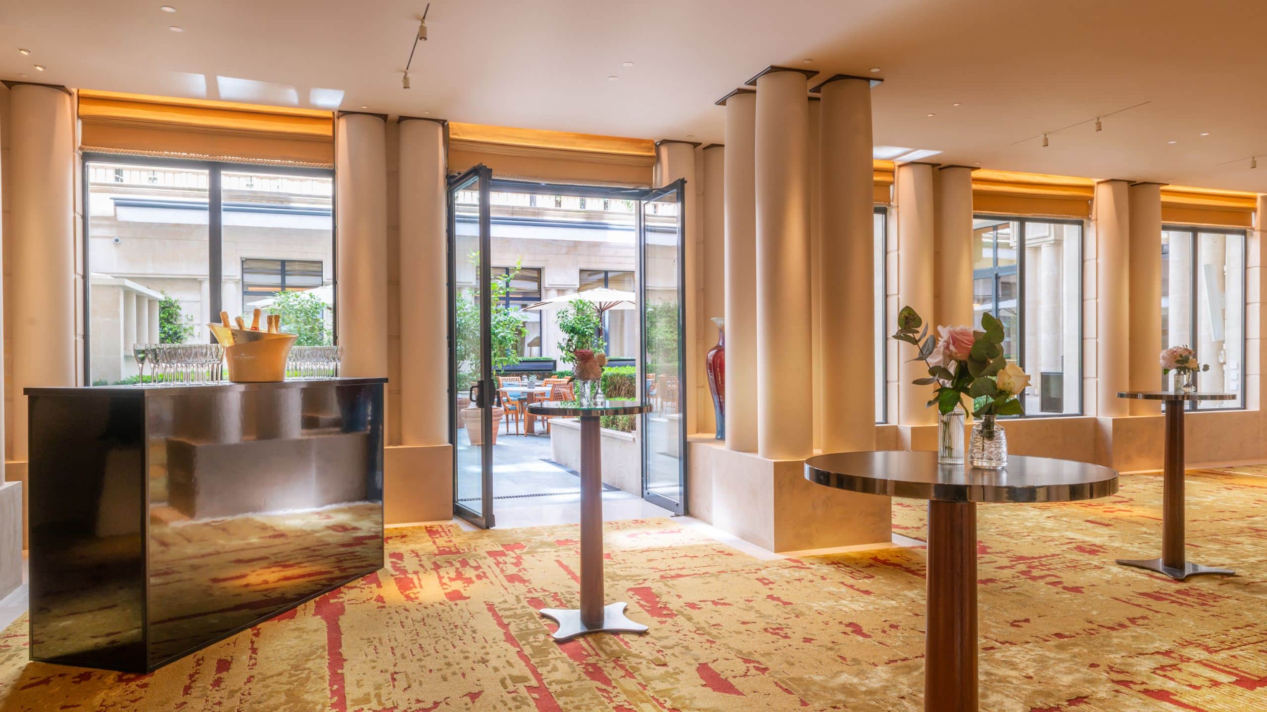 Park Hyatt Paris-Vendôme Salon Du Park Bar Table Setup