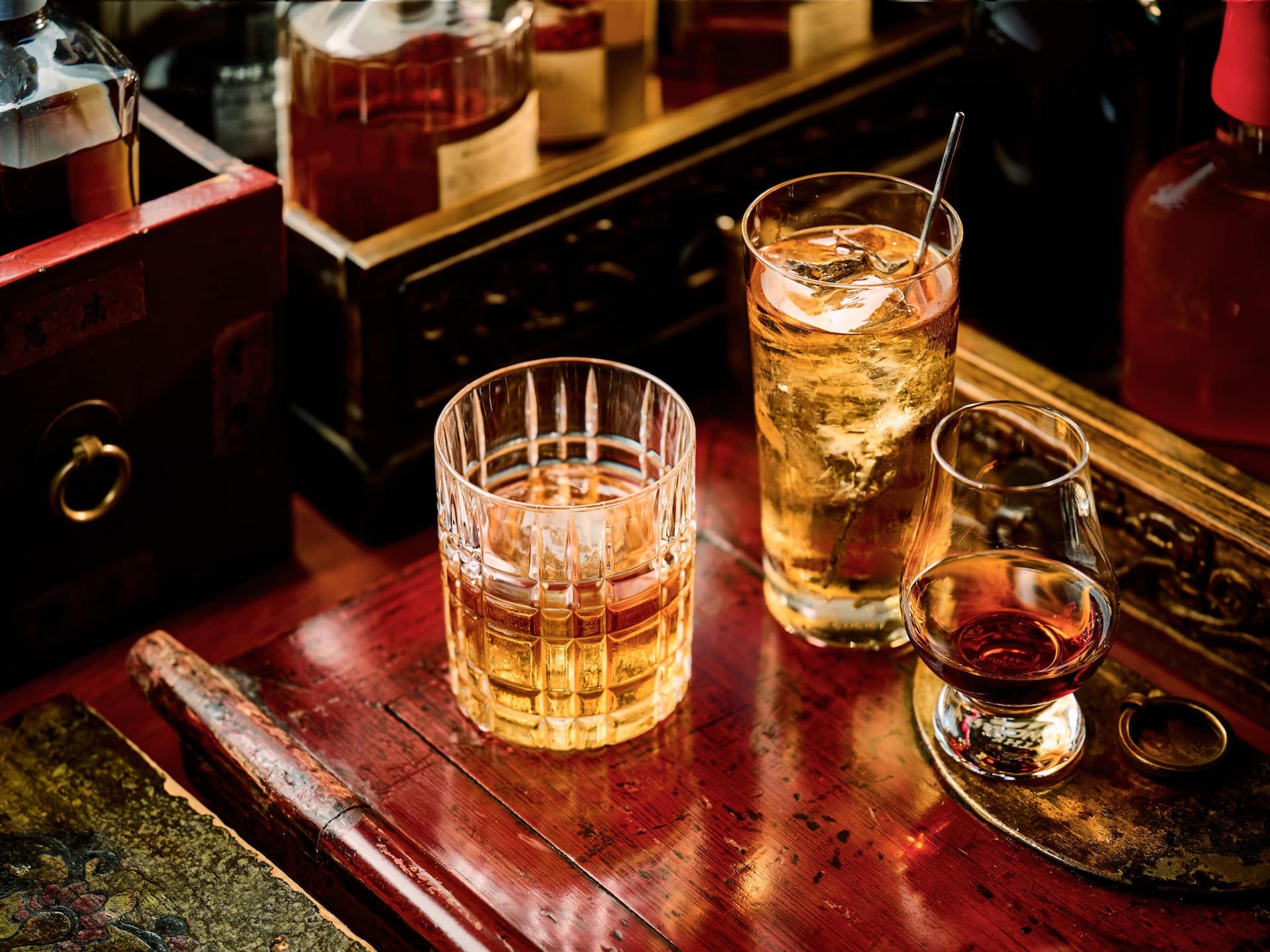 Hyatt Regency Hong Kong, Tsim Sha Tsui Chin Chin Bar Whisky On The Rocks