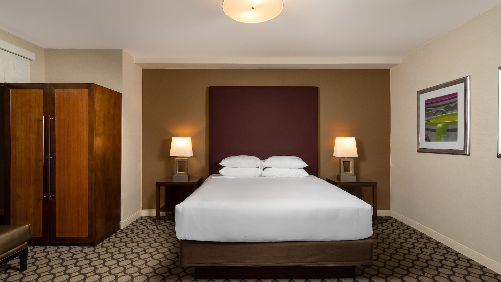 5 de 6 Hyatt Regency Orange County Hospitality Suite Bed