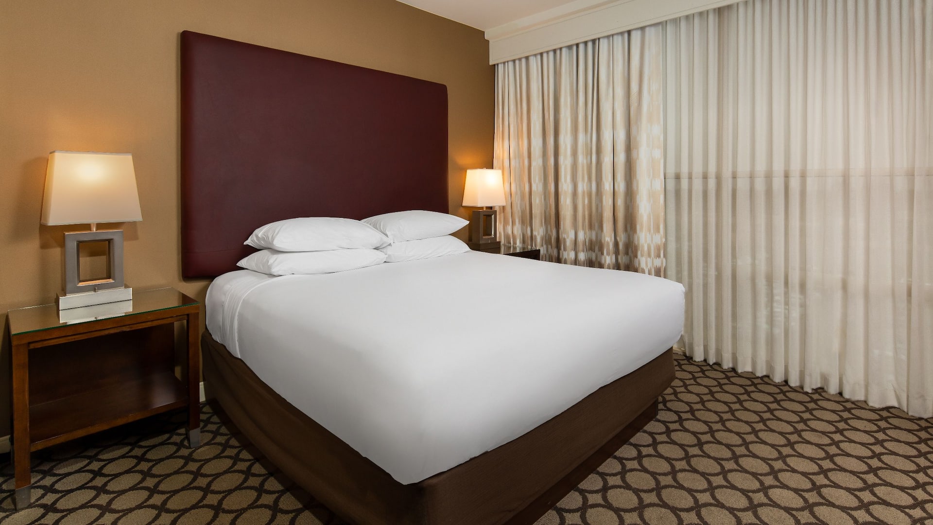 4 de 5 Hyatt Regency Orange County One Bedroom Suite King Curtains