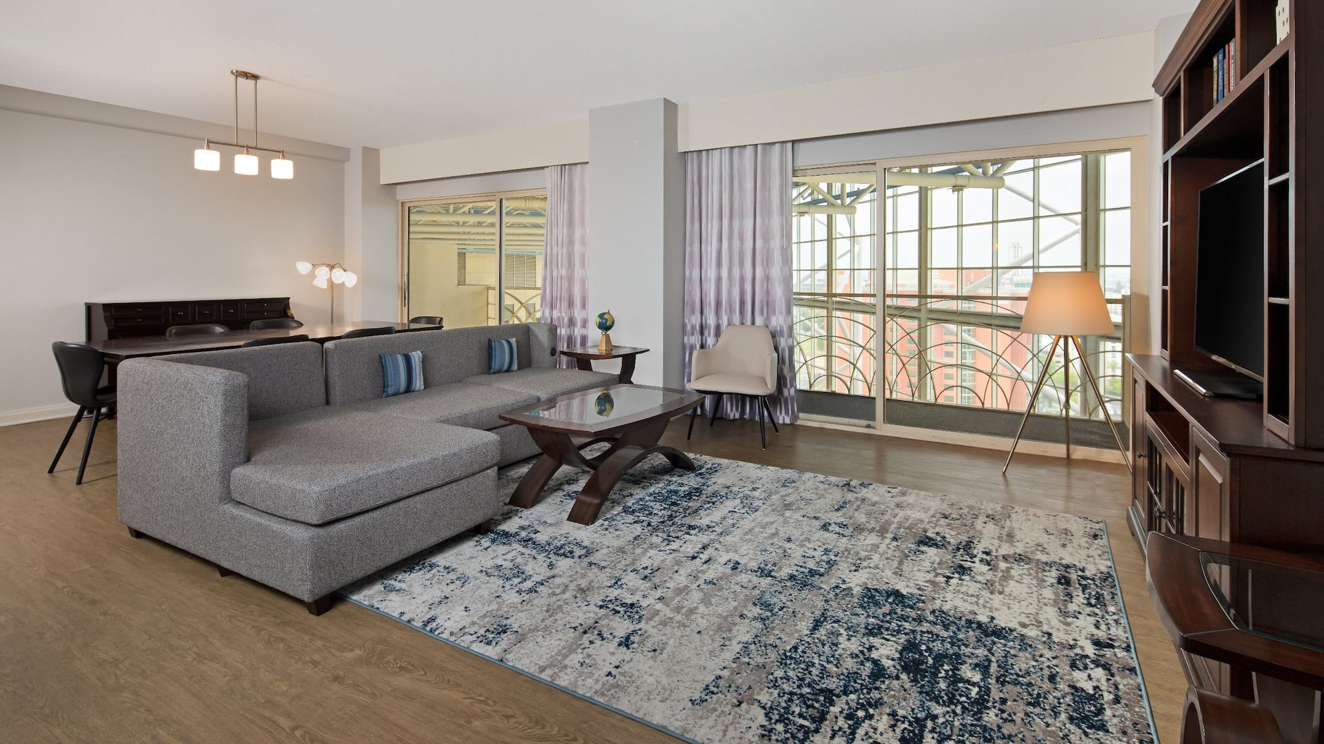 5 de 5 Hyatt Regency Orange County Residential Suite Living Room Couch