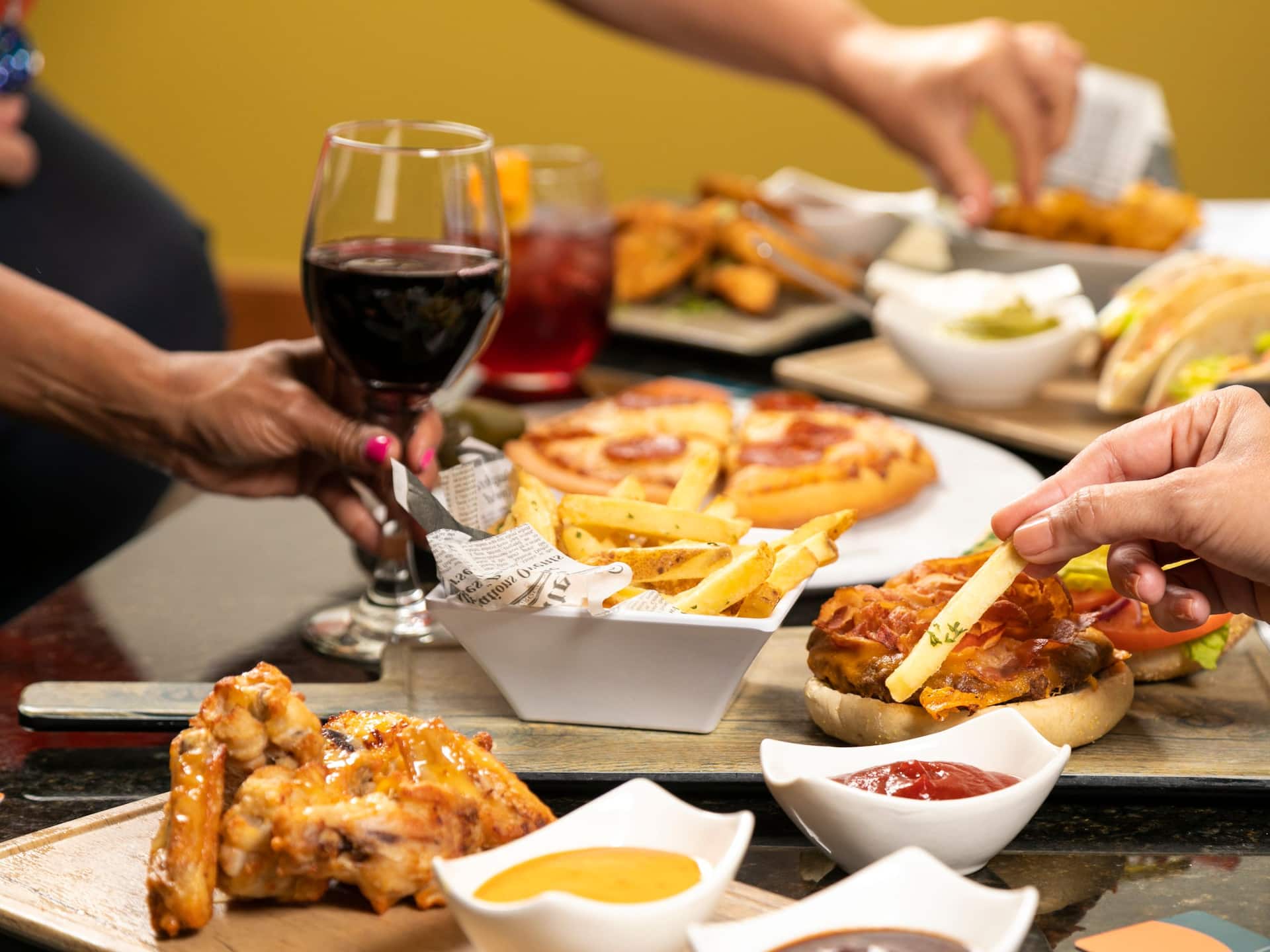 Hyatt Place Bayamón Dining Table Fries Pizza Chicken Wings Wine