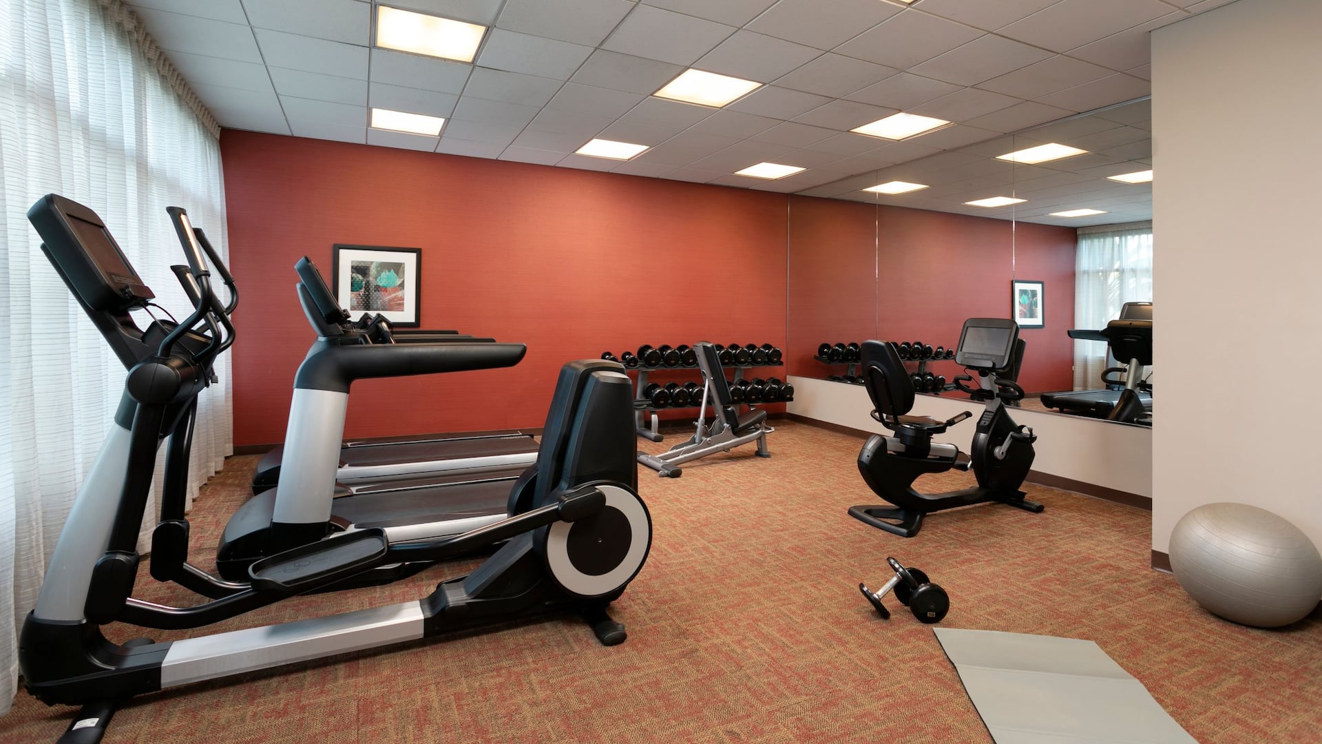 Hyatt Place Bayamón Fitness Room Elliptical Stationary Bike