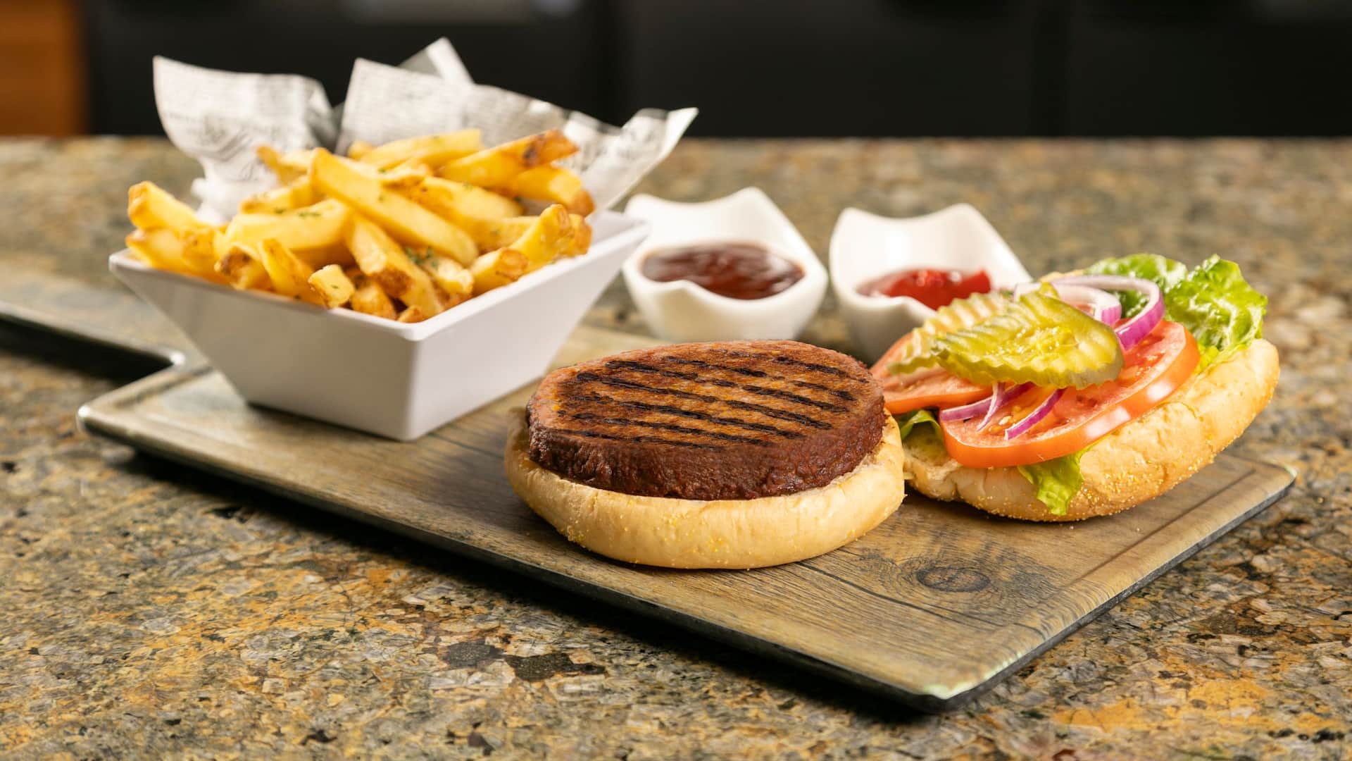 Hyatt Place Bayamón Hamburger French Fries