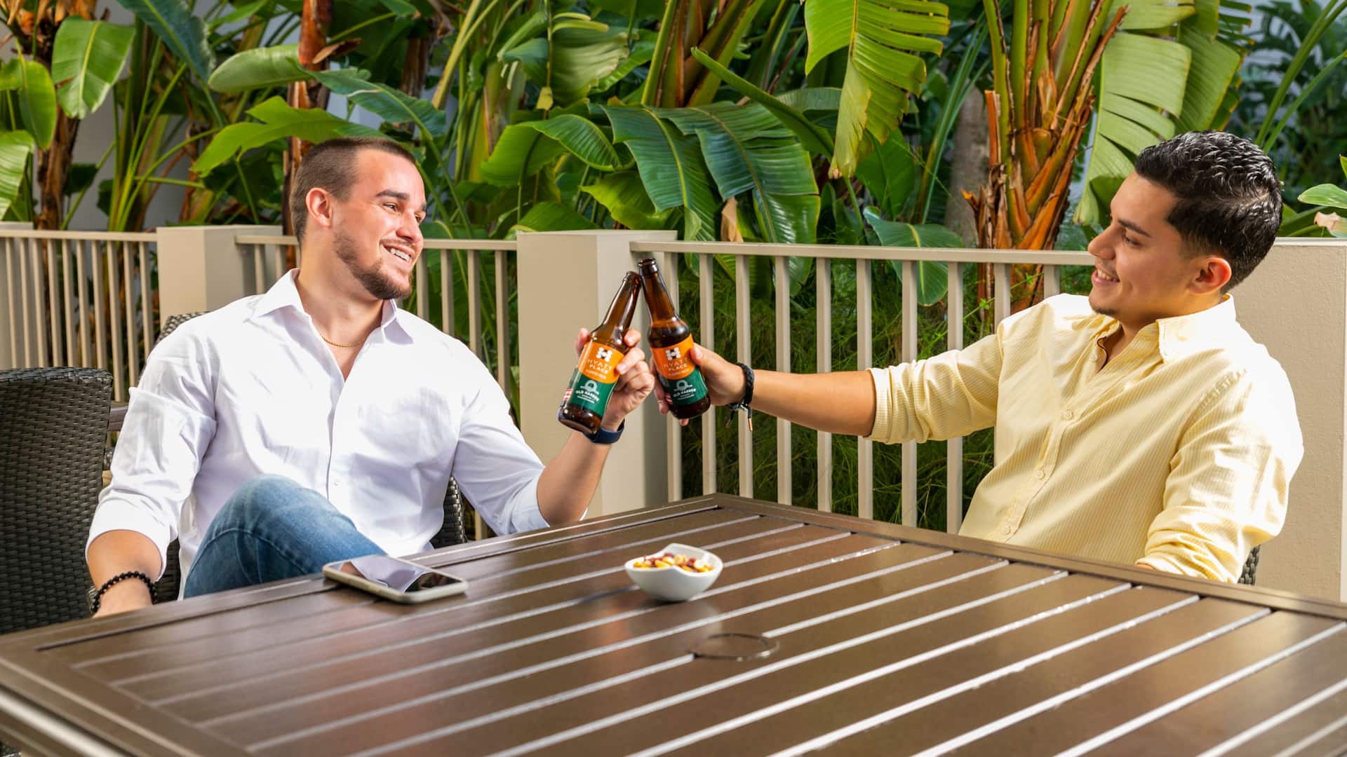 Hyatt Place Manatí Men Terrace Cheers